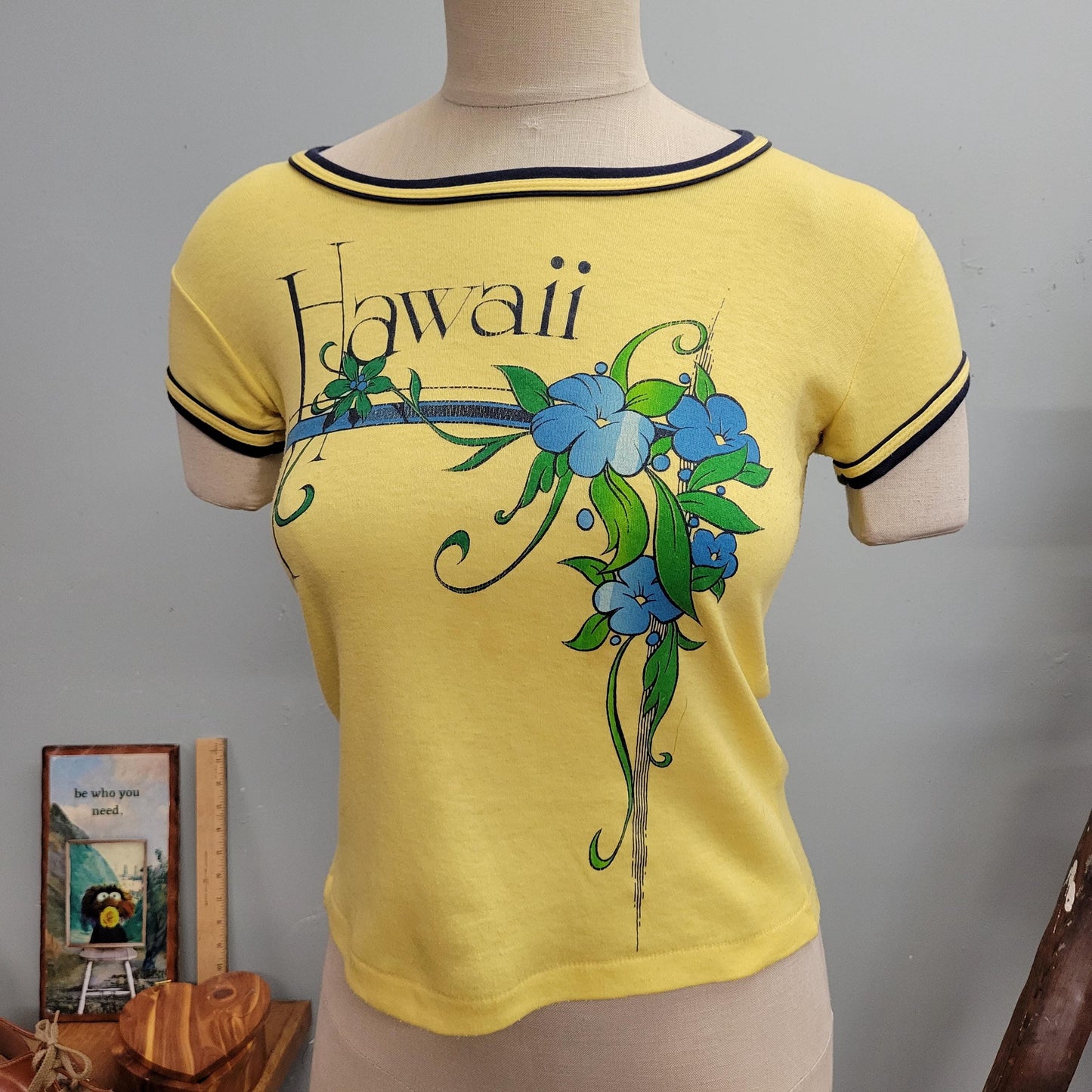 vtg 70s HAWAII RINGER TSHIRT // vintage le riche medium womens cute floral pattern tropical vacation souvenir striped french cut fitted tee
