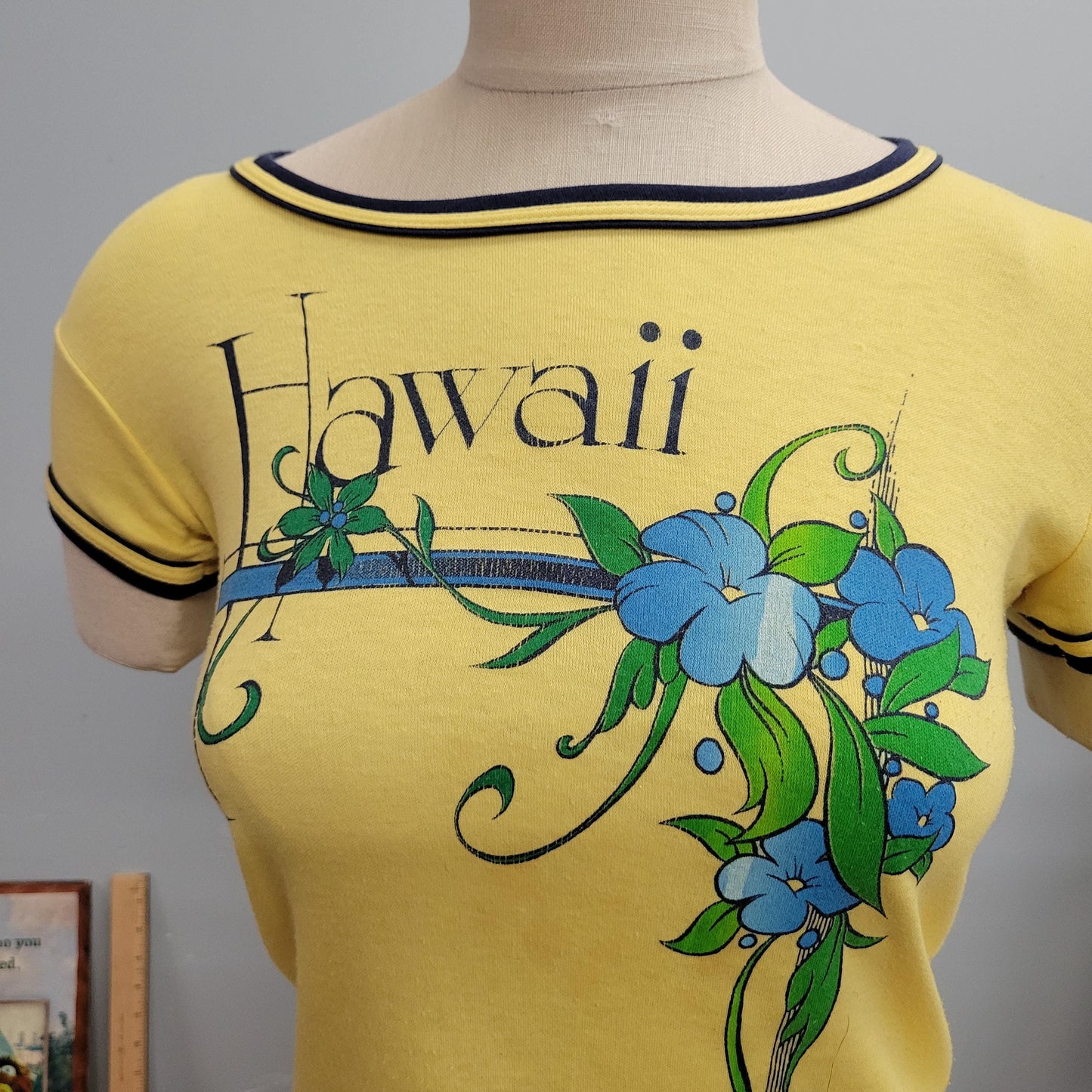 vtg 70s HAWAII RINGER TSHIRT // vintage le riche medium womens cute floral pattern tropical vacation souvenir striped french cut fitted tee