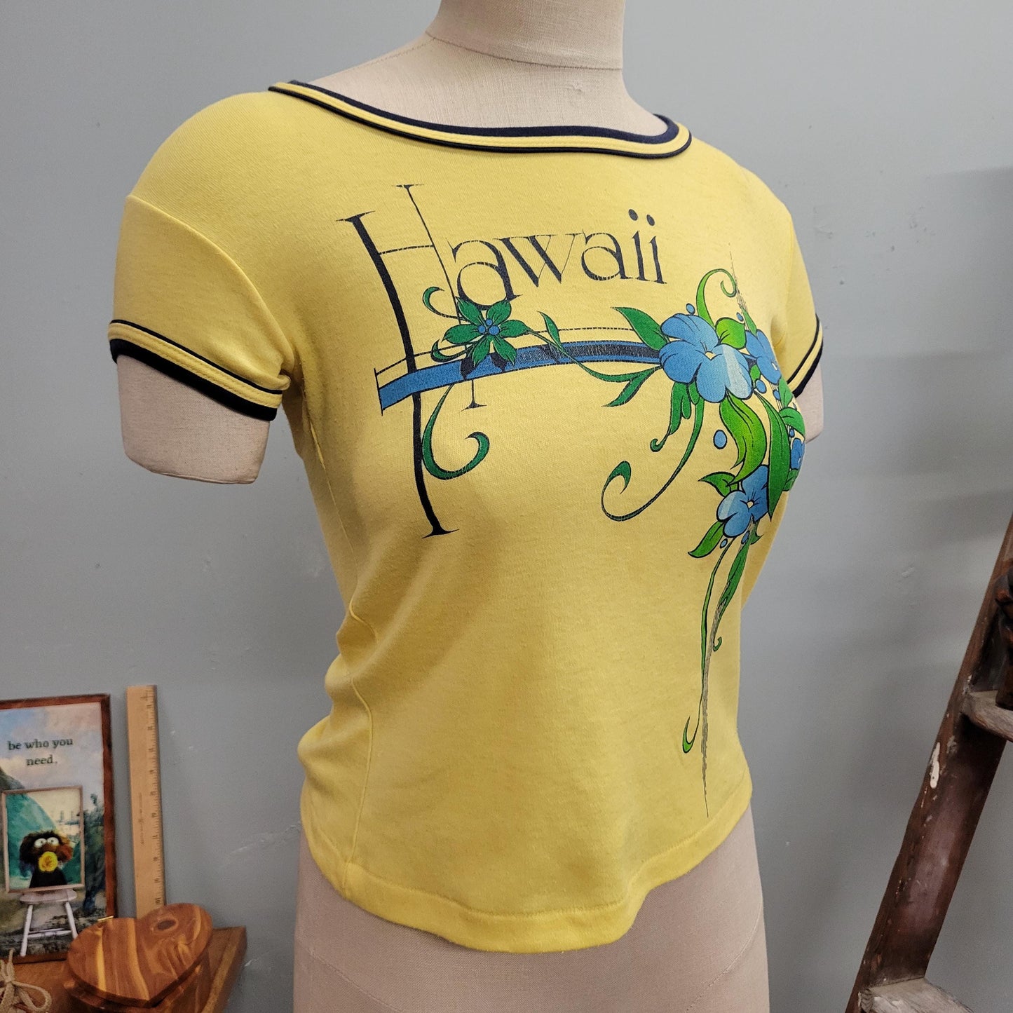 vtg 70s HAWAII RINGER TSHIRT // vintage le riche medium womens cute floral pattern tropical vacation souvenir striped french cut fitted tee