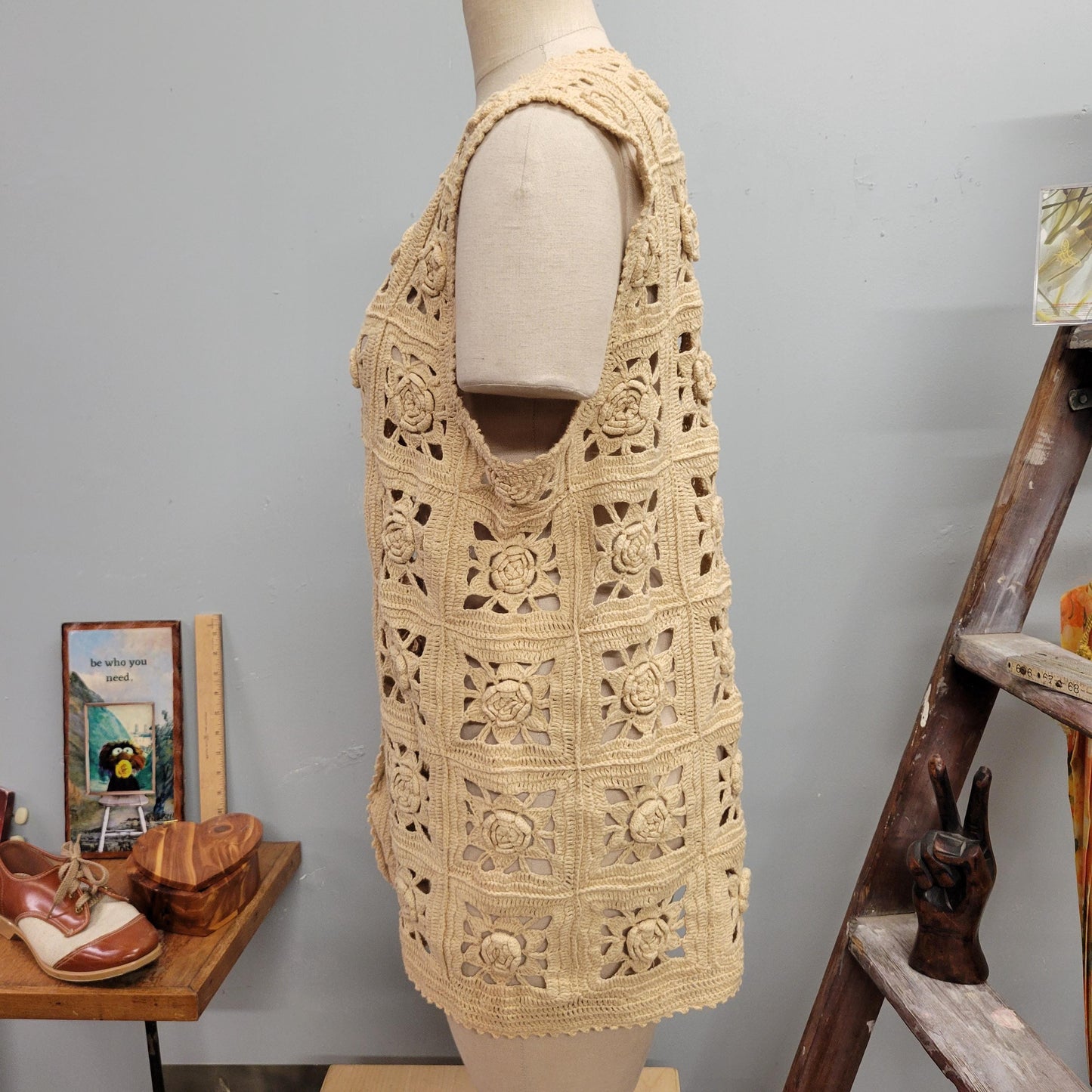 vtg 70s KNIT AFGHAN VEST // vintage crochet sweater womens large granny square neutral tones ivory white hippie boho retro autumn layers top