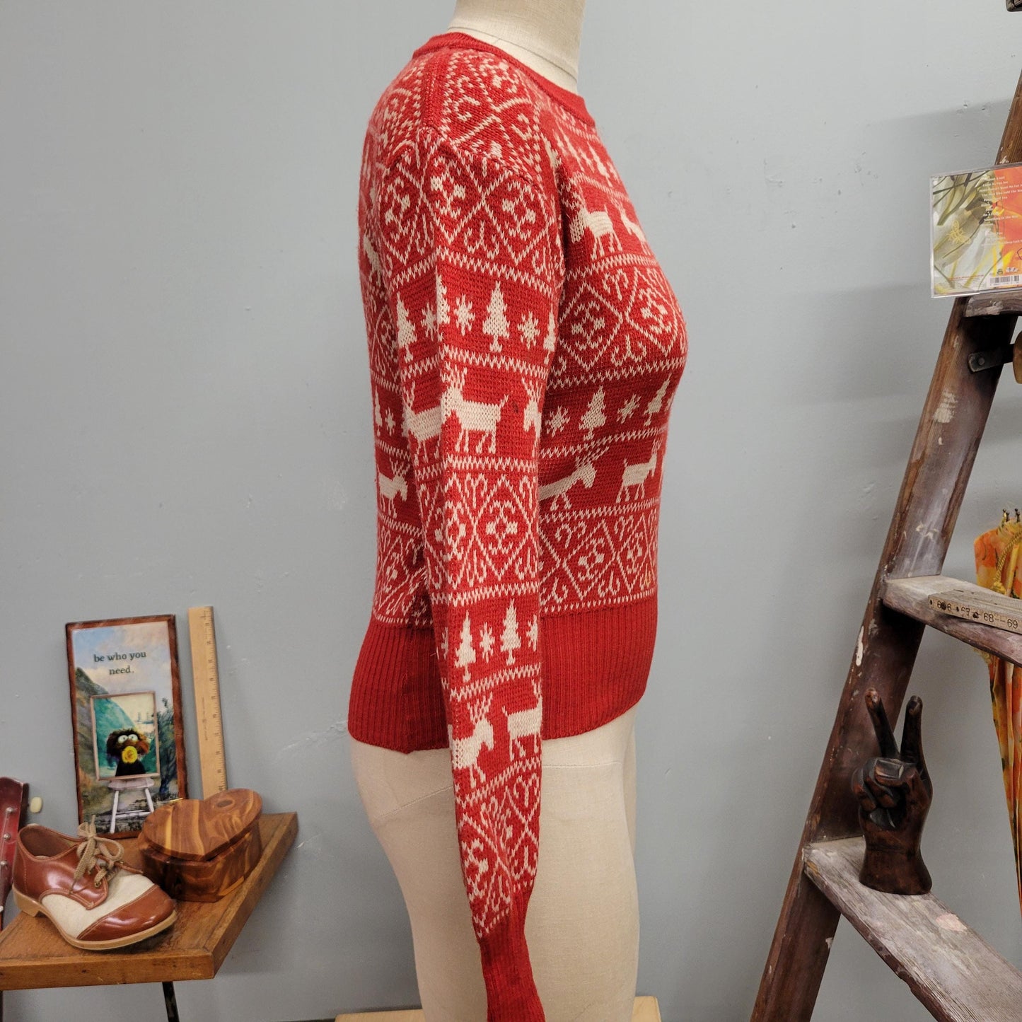 vtg 70s KNIT MOOSE SWEATER // vintage by pandora small cute evergreen tree pattern winter snowflake print novelty print womens 40s style top