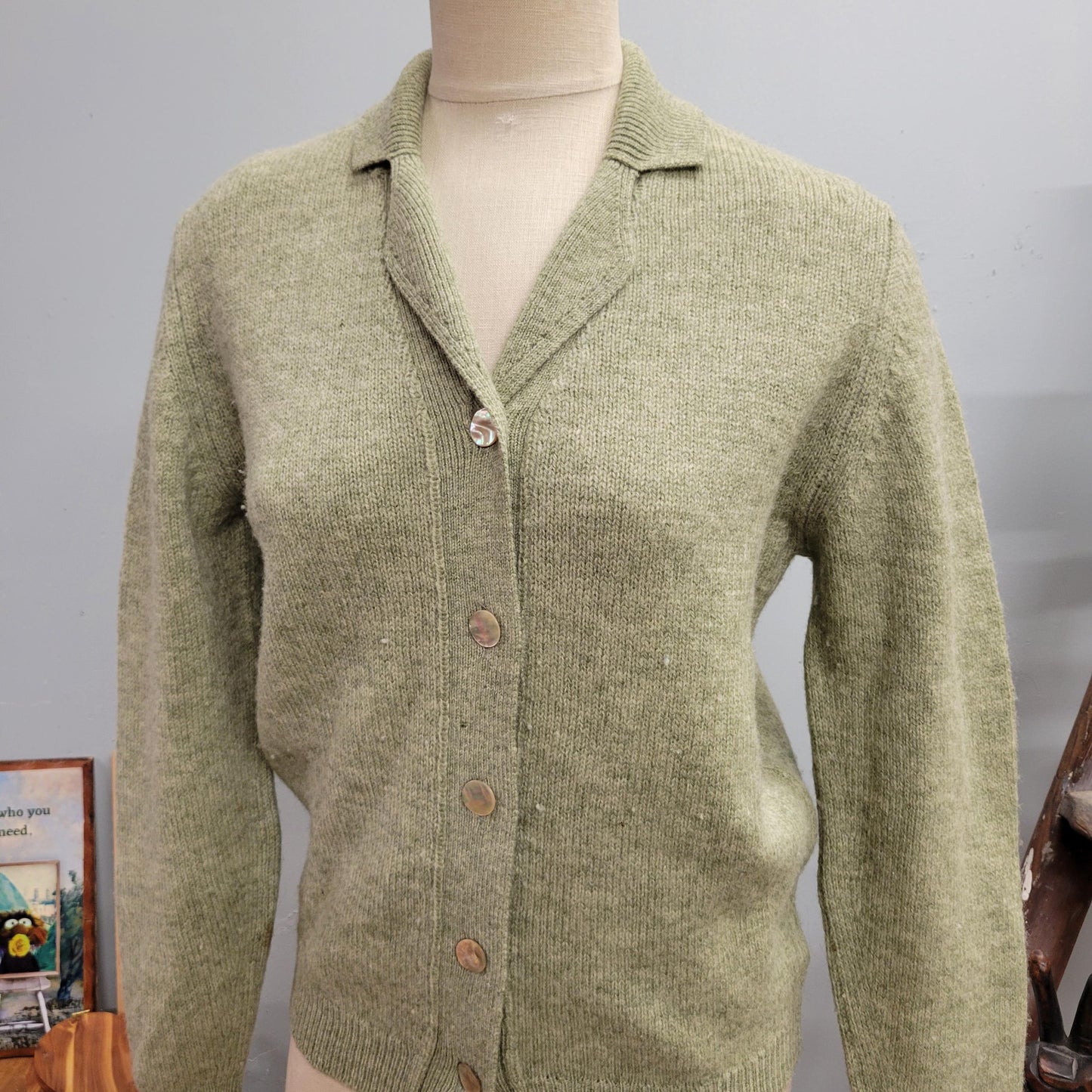 vtg 50s GREEN KNIT CARDIGAN // vintage braemer shetland made in scotland sweater medium light sage green autumn preppy rockabilly cardigan