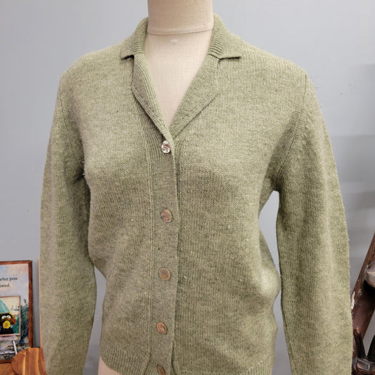 vtg 50s GREEN KNIT CARDIGAN // vintage braemer shetland made in scotland sweater medium light sage green  autumn preppy rockabilly cardigan