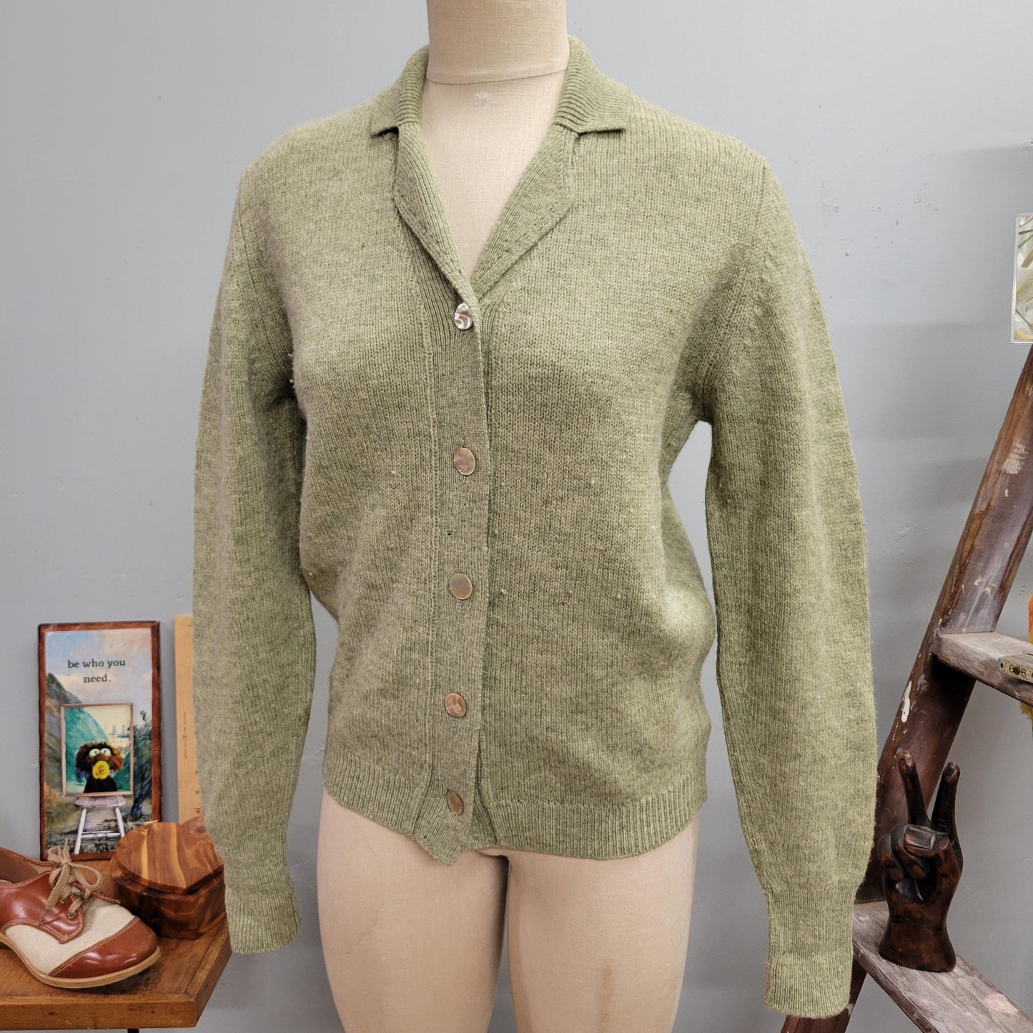 vtg 50s GREEN KNIT CARDIGAN // vintage braemer shetland made in scotland sweater medium light sage green autumn preppy rockabilly cardigan