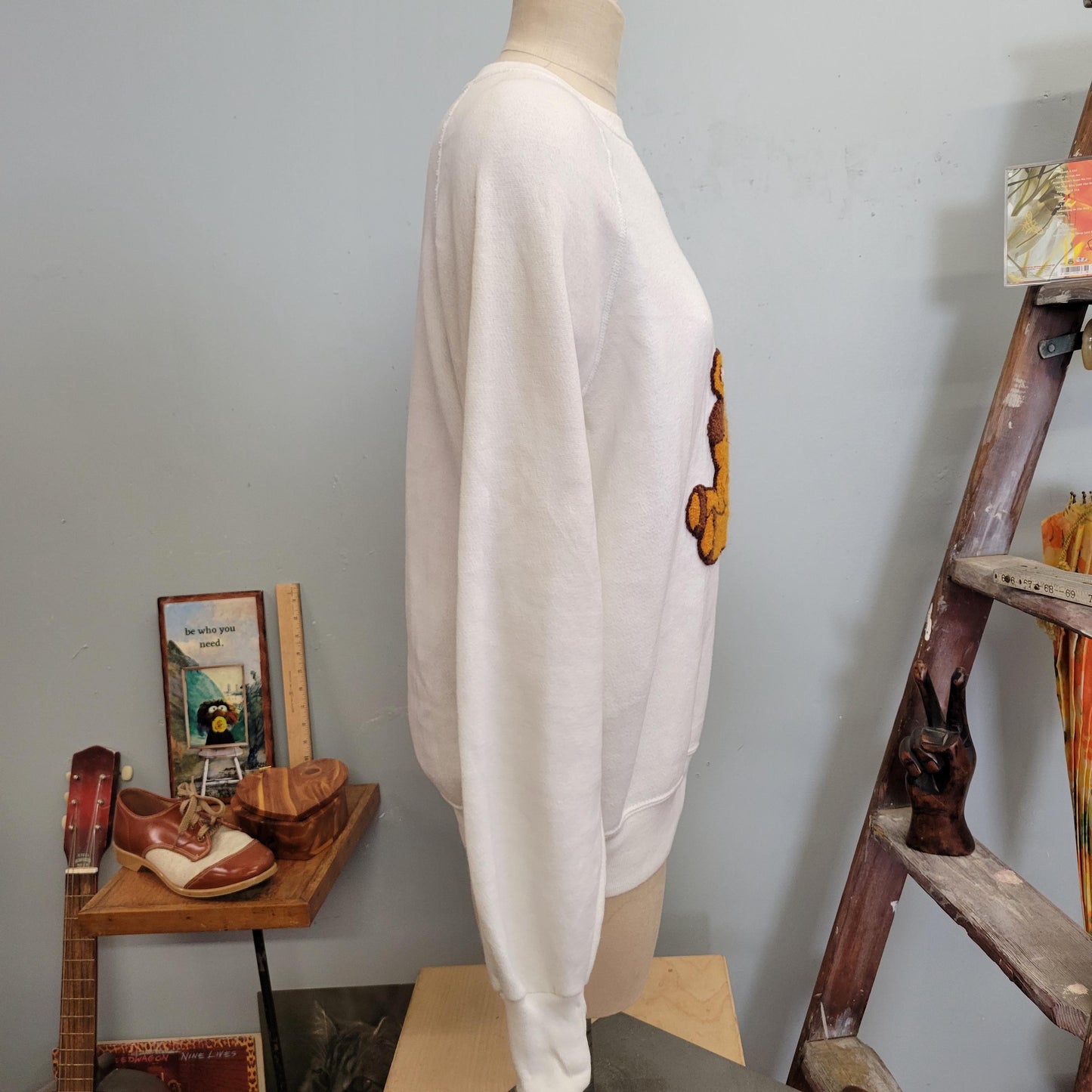 vtg 80s EMBROIDERED BEAR SWEATSHIRT // vintage bassett walker xl womens cute white teddy bear applique granny teacher style casual shirt