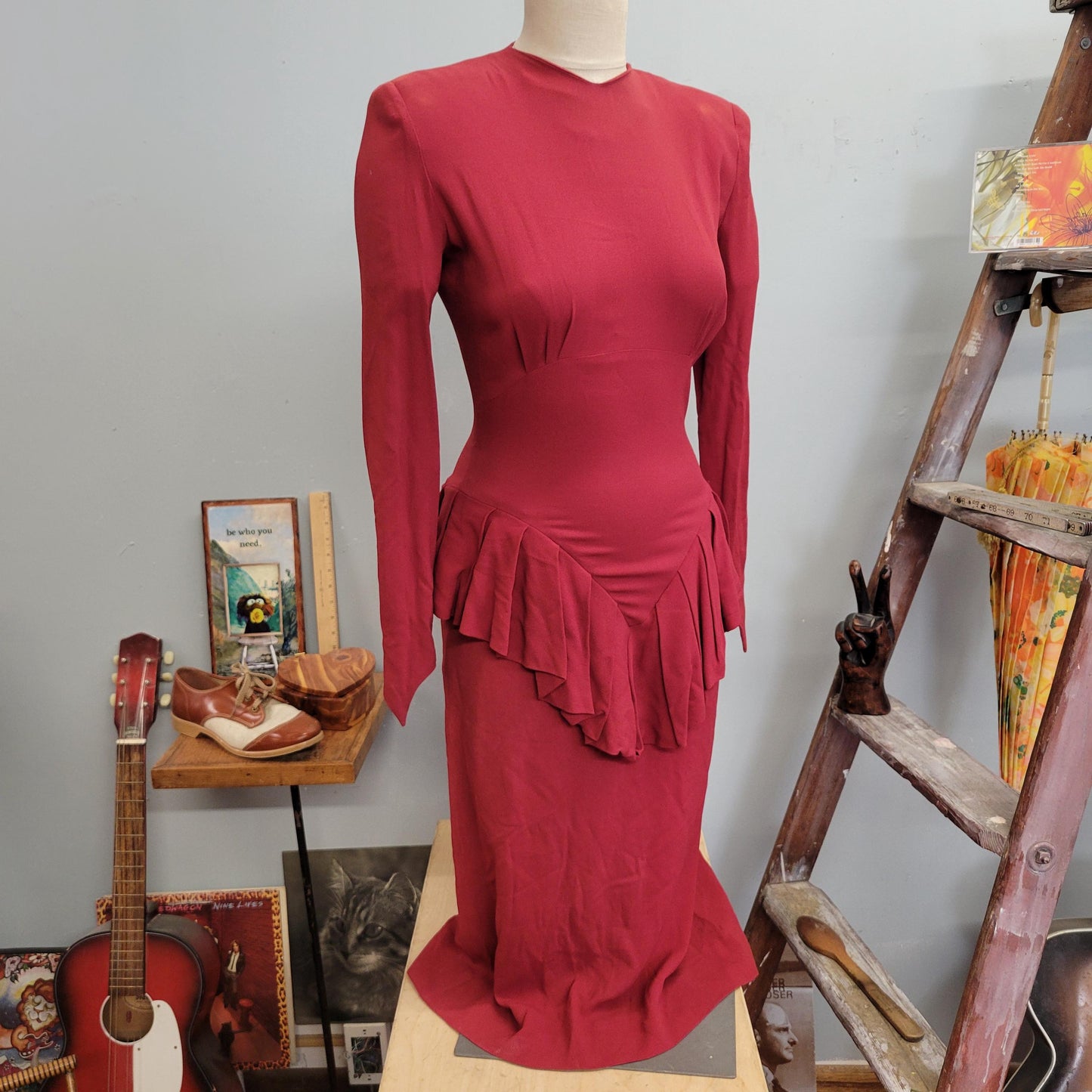 vtg 40s RED PEPLUM DRESS // vintage original queen frocks women’s medium slinky flowy rayon hot gothic vamp wiggle midi fancy scarlet dress