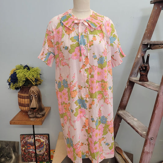 vtg 60s FLORAL NIGHT DRESS / vintage smart time size 14 womens large pastel frilly dainty pleated collar flutter sleeve button up nightgown