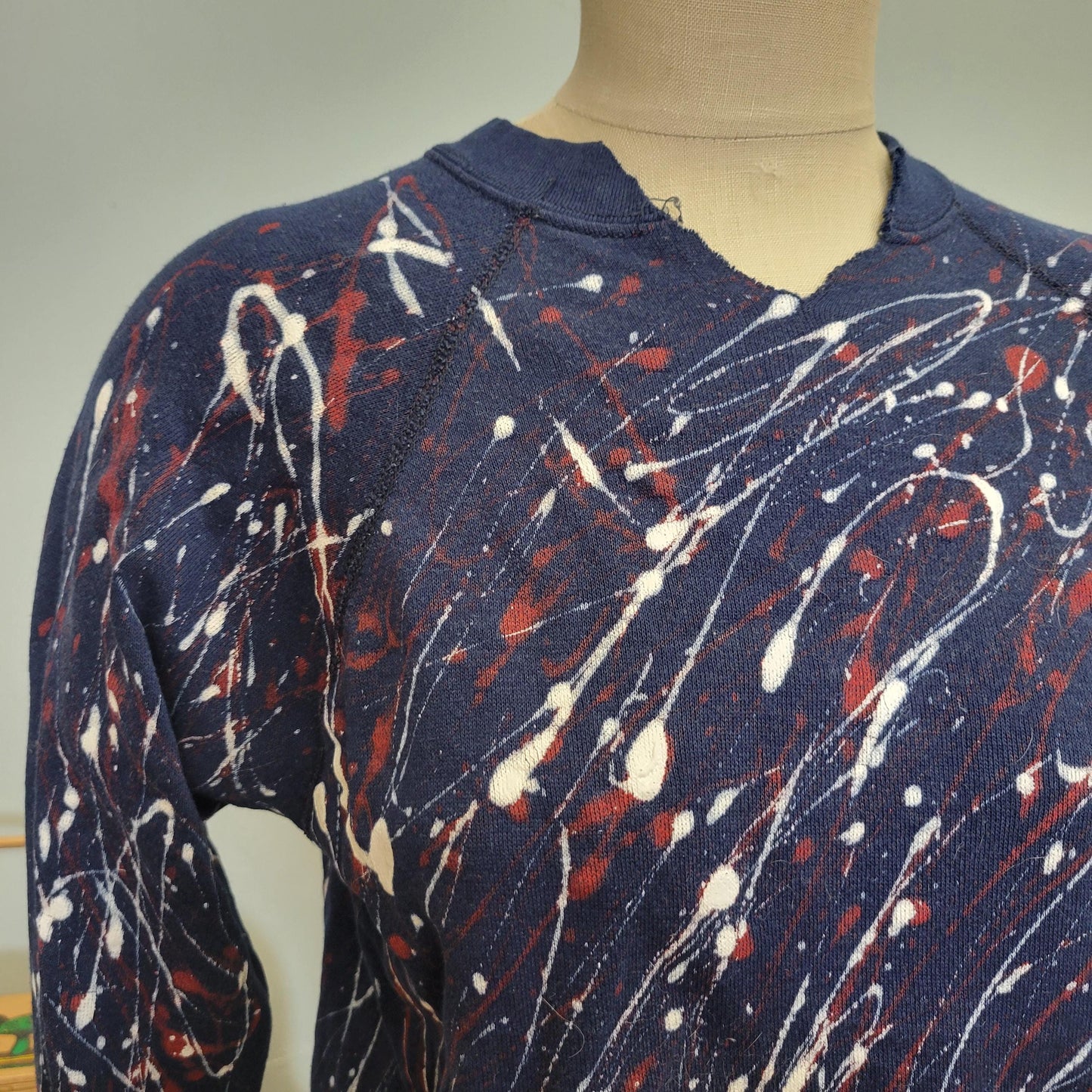 vtg 80s PAINT SPLATTER SWEATSHIRT // vintage ultra fleece tultex xl soft puff paint distressed abstract pattern navy blue autumn cozy top