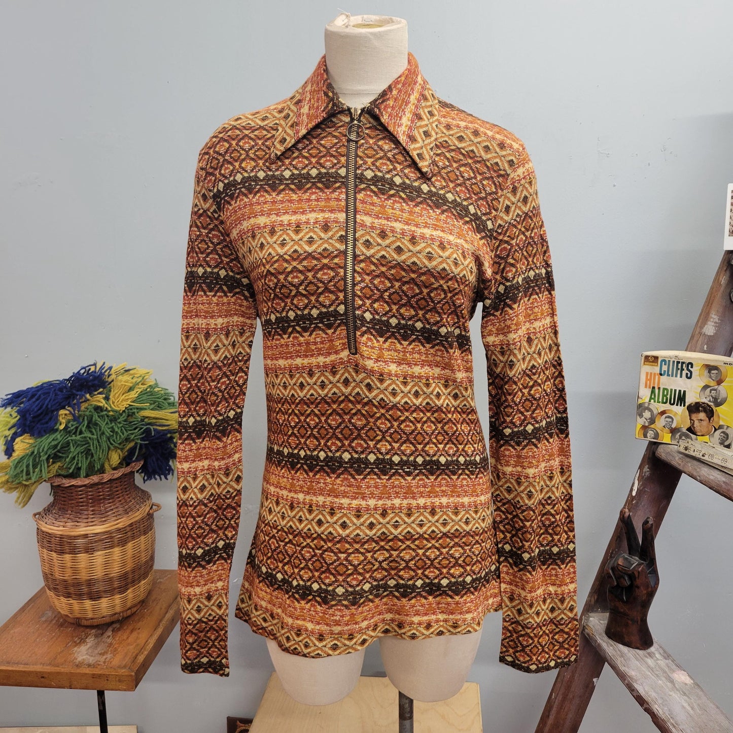 vtg 70s PSYCHEDELIC RETRO SWEATER Top // vintage jantzen medium womens pointy collar zip up neutral earth tones autumn vibes sweater mini