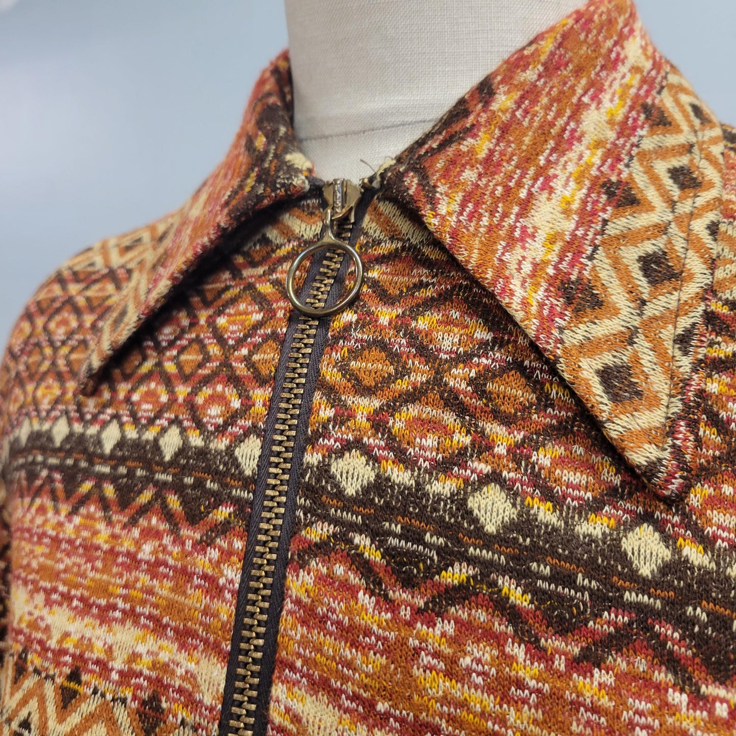vtg 70s PSYCHEDELIC RETRO SWEATER Top // vintage jantzen medium womens pointy collar zip up neutral earth tones autumn vibes sweater mini