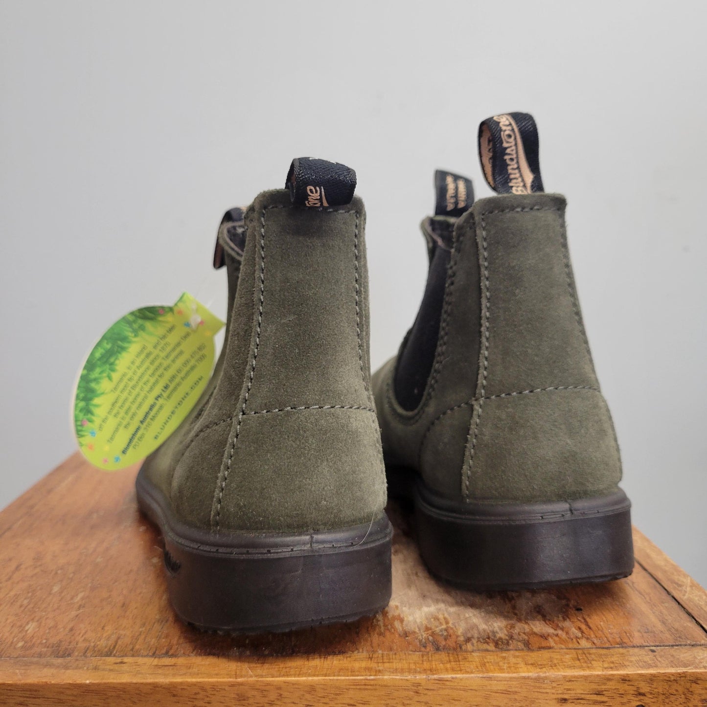 vtg 90s GREEN BLUNDSTONE BOOTS // vintage australia size 1 big kids age 9/10 sage green nib chelsea boot autumn winter stylish ankle boots