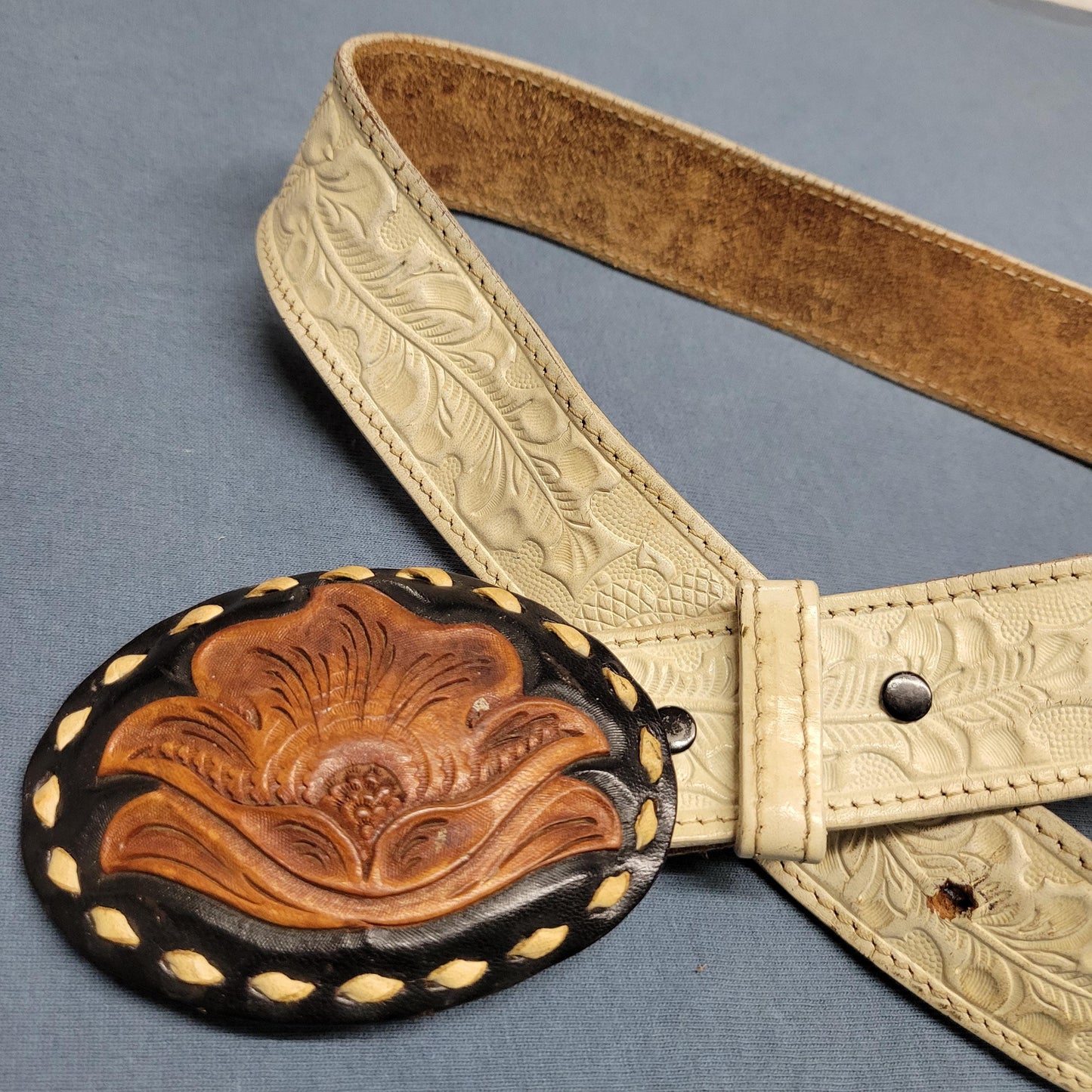 vtg 70s LEATHER FLORAL BELT // vintage white hand tooled western hippie boho belt and round leather lotus buckle