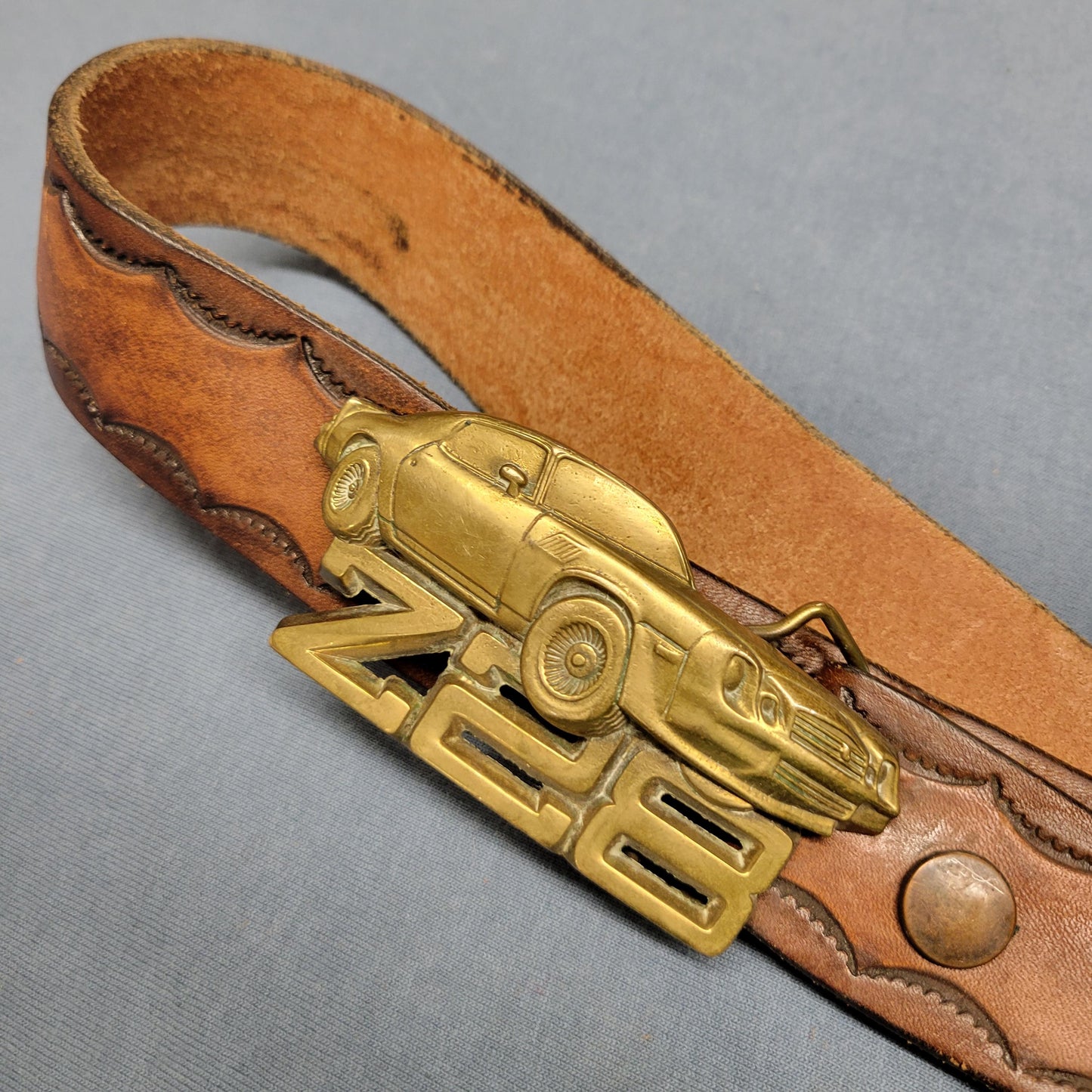 vtg 70s CAR BUCKLE & BELT // vintage Z28 Chevy 1979 solid brass baron buckle muscle car hand tooled leather belt size 32 retro western hot