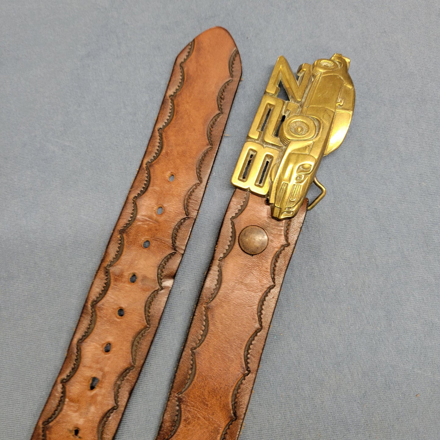vtg 70s CAR BUCKLE & BELT // vintage Z28 Chevy 1979 solid brass baron buckle muscle car hand tooled leather belt size 32 retro western hot