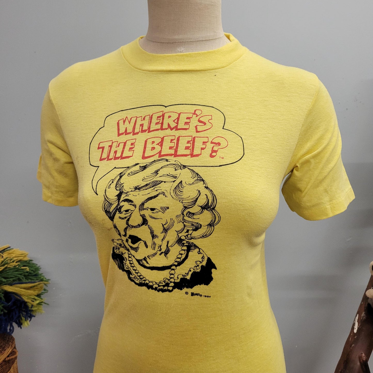 vtg 80s WENDYS BEEF TSHIRT // vintage funny food 1984 teammates adult unisex small paper thin hand drawn restaurant staff retro fast food