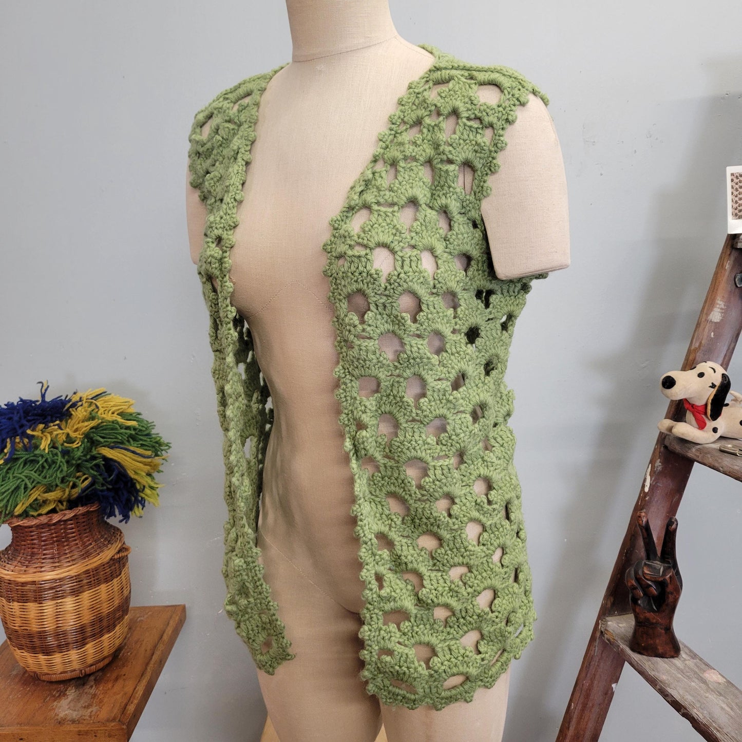vtg 70s GREEN KNIT VEST // vintage crochet sweater medium womens mint sage pastel green earth tones chunky knit waistcoat autumn layers top