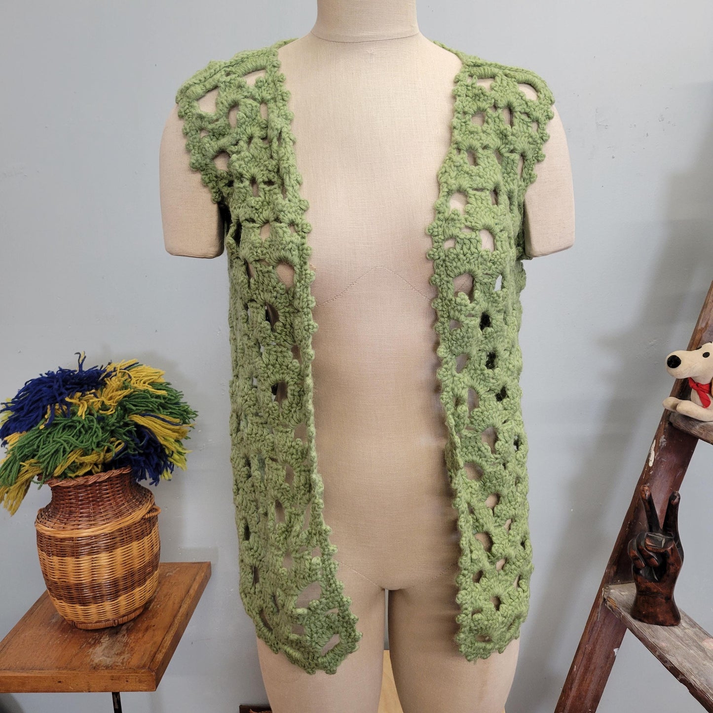 vtg 70s GREEN KNIT VEST // vintage crochet sweater medium womens mint sage pastel green earth tones chunky knit waistcoat autumn layers top