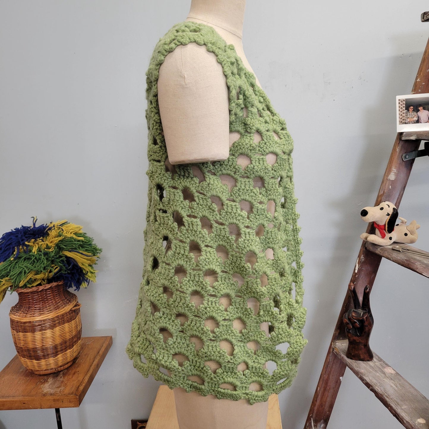 vtg 70s GREEN KNIT VEST // vintage crochet sweater medium womens mint sage pastel green earth tones chunky knit waistcoat autumn layers top