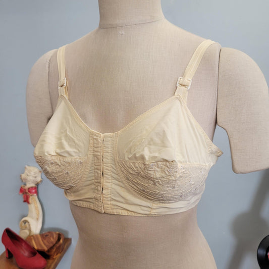 vtg 40s EMBROIDERED BRA // vintage pin up bullet bra front clasps off white sexy old school classic full coverage push up bra rockabilly mcm