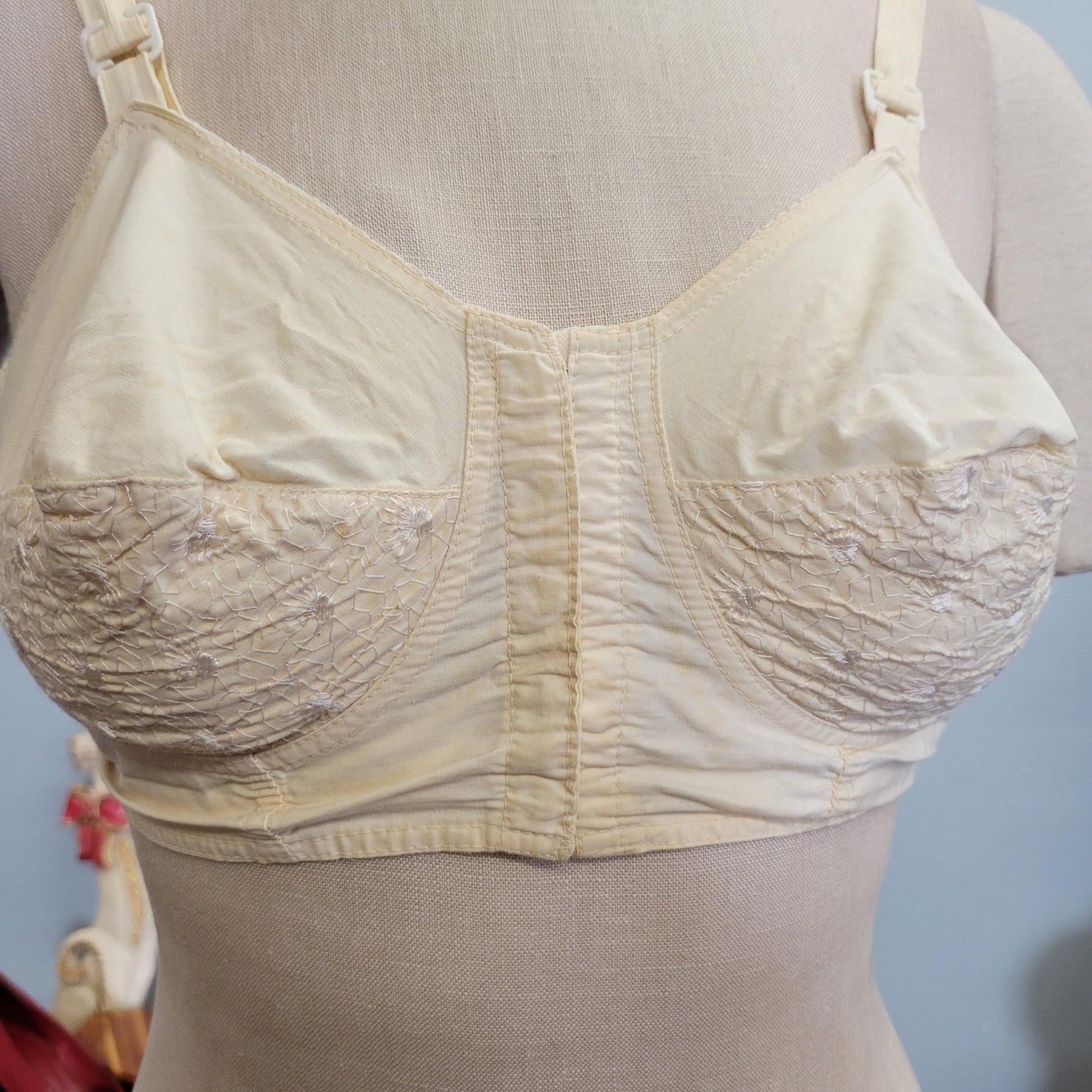 vtg 40s EMBROIDERED BRA // vintage pin up bullet bra front clasps off white sexy old school classic full coverage push up bra rockabilly mcm