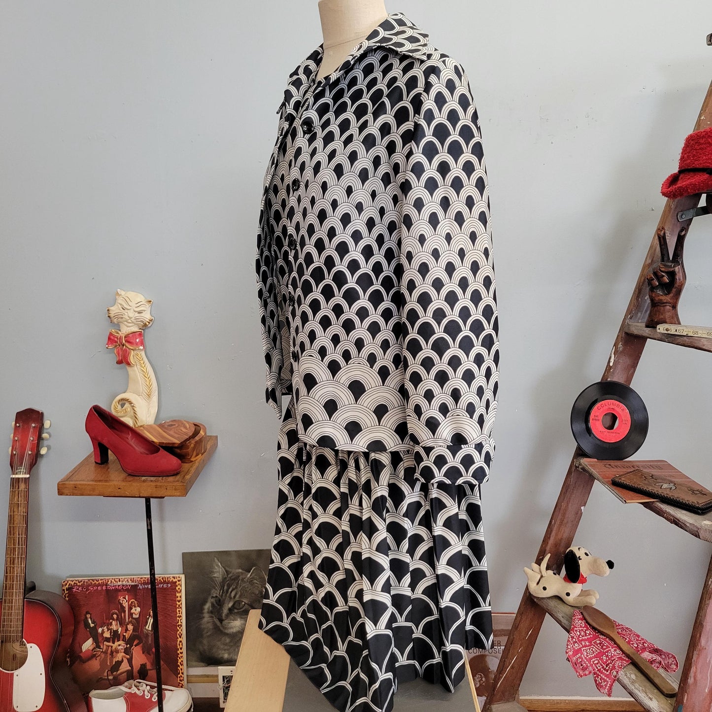 vtg 70s OP ART 2 PIECE Dress // vintage linda matthews large womens black white geometric abstract drop waist mod retro mid length dress fit