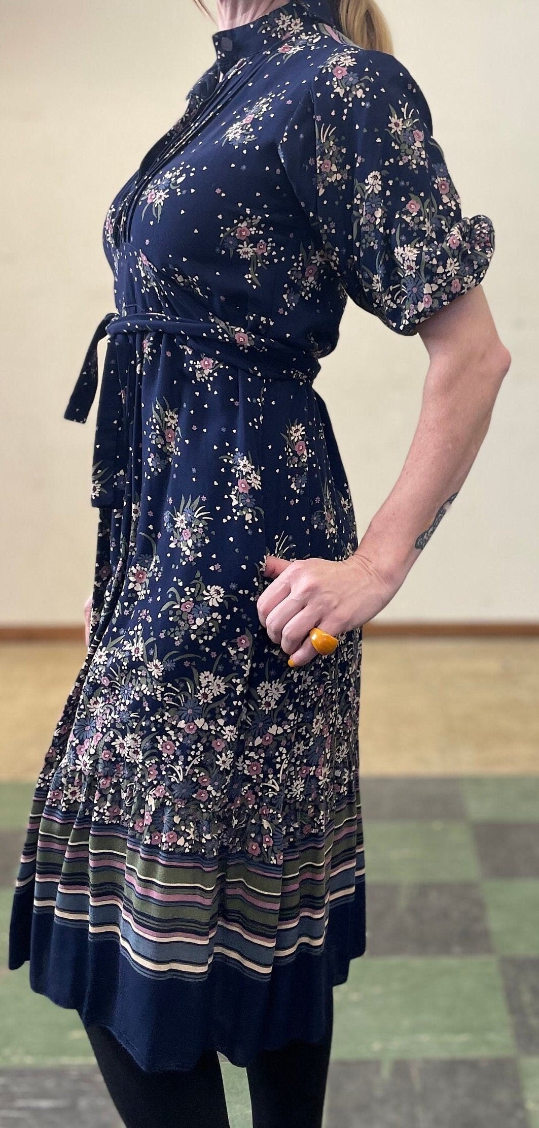 vtg 70s PUFFED SLEEVE Dress With POCKETS // vintage womens medium belted flowy autumn style earth tones 40s style slinky floral fall dress