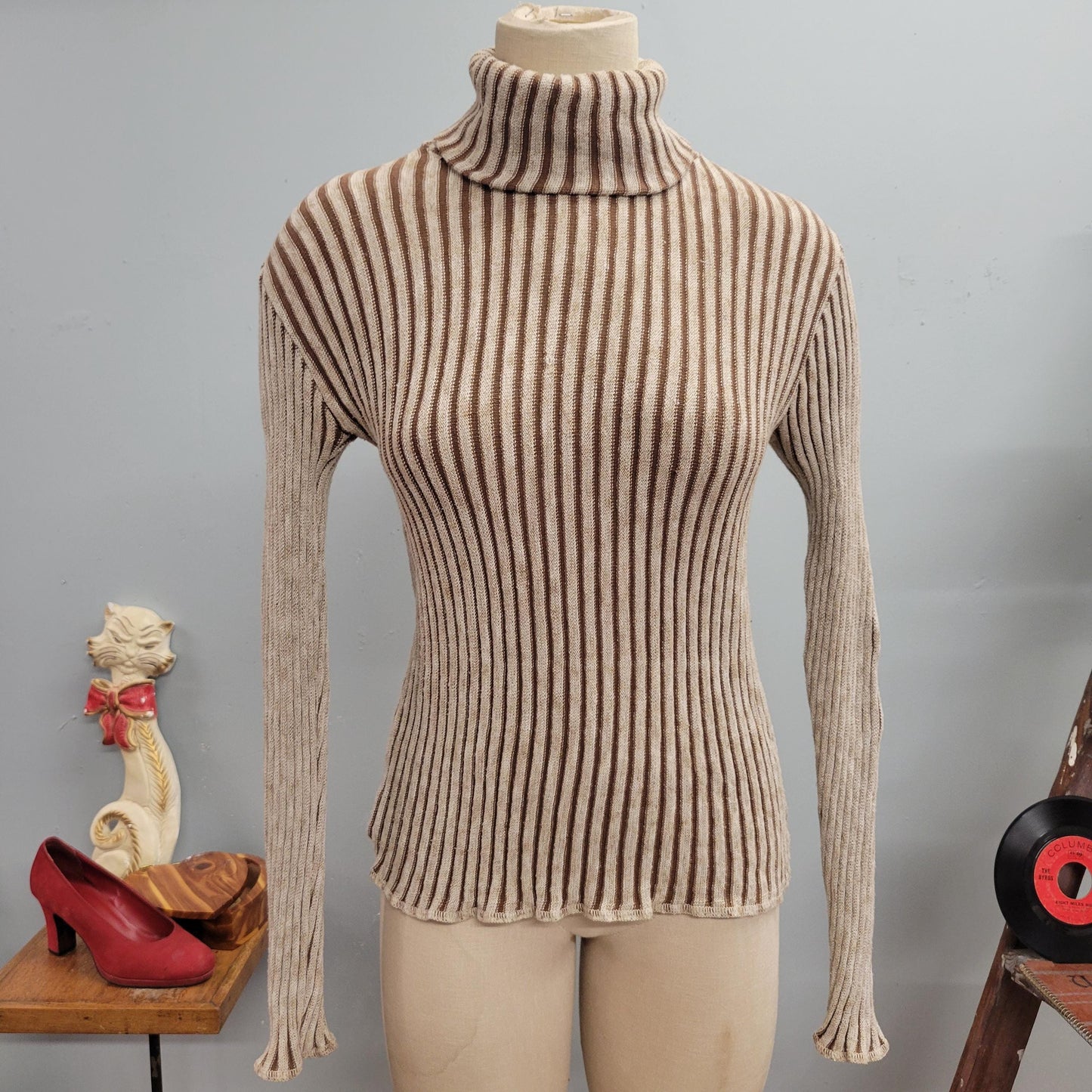 vtg RIBBED TURTLENCK SWEATER // vintage women’s medium brown gold striped textured tight stretchy autumn neutral tones minimalist fall style
