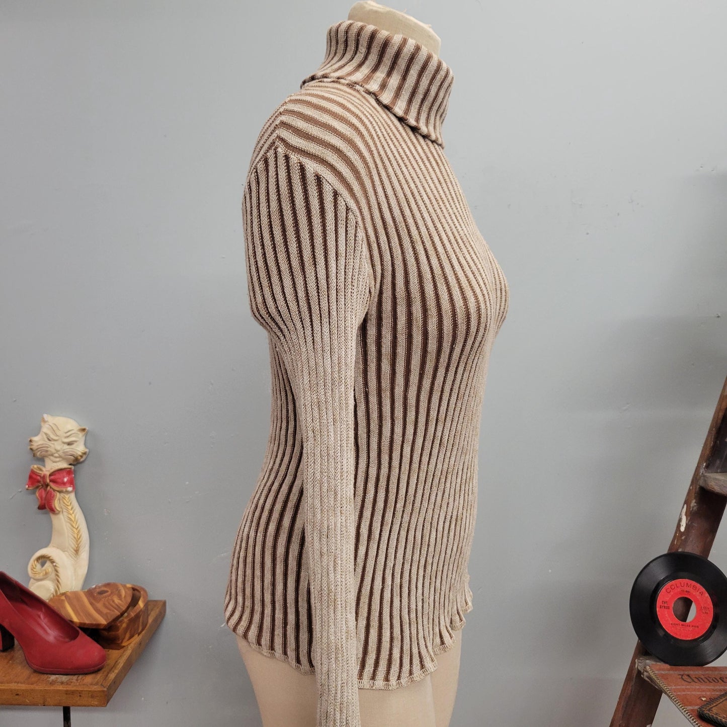 vtg RIBBED TURTLENCK SWEATER // vintage women’s medium brown gold striped textured tight stretchy autumn neutral tones minimalist fall style