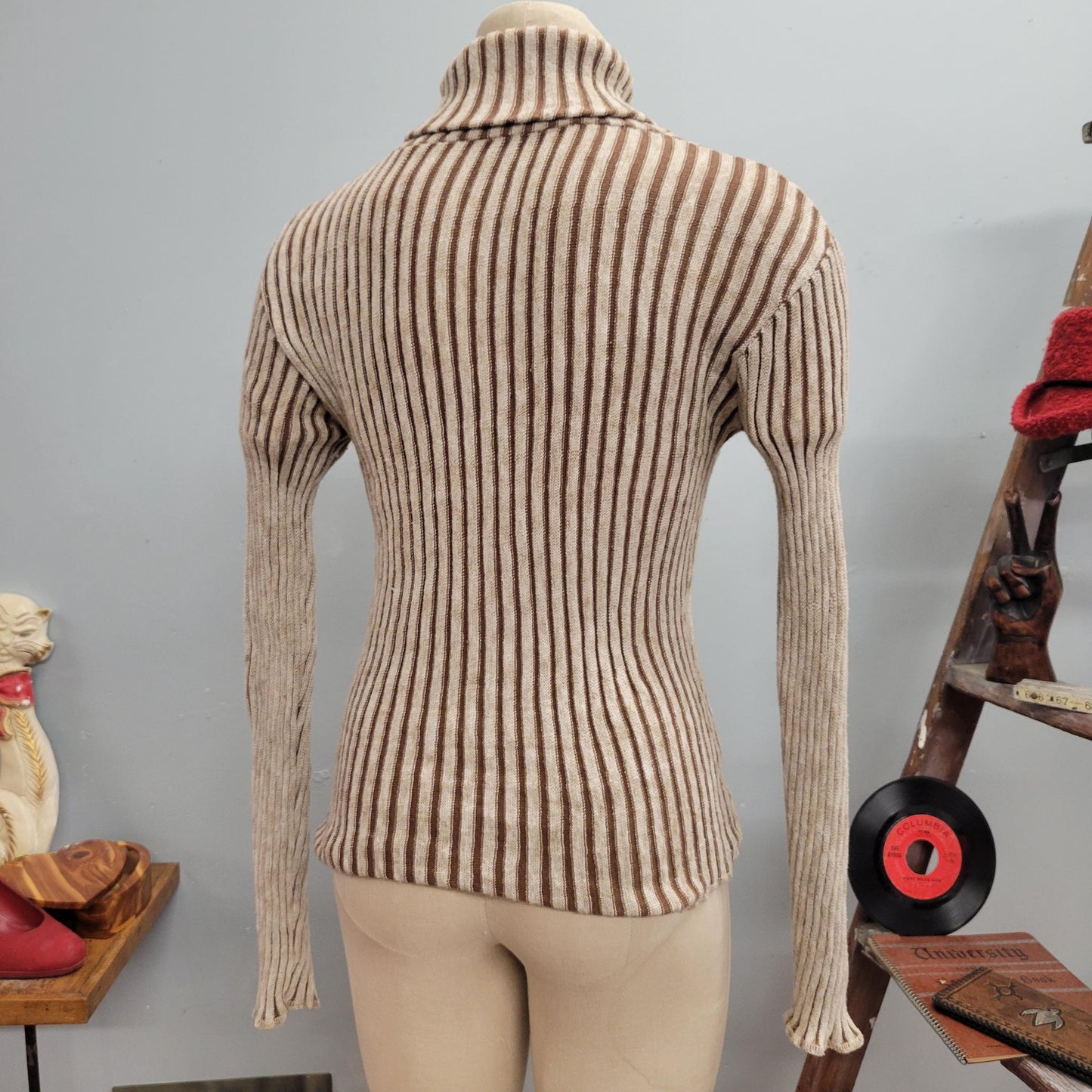 vtg RIBBED TURTLENCK SWEATER // vintage women’s medium brown gold striped textured tight stretchy autumn neutral tones minimalist fall style