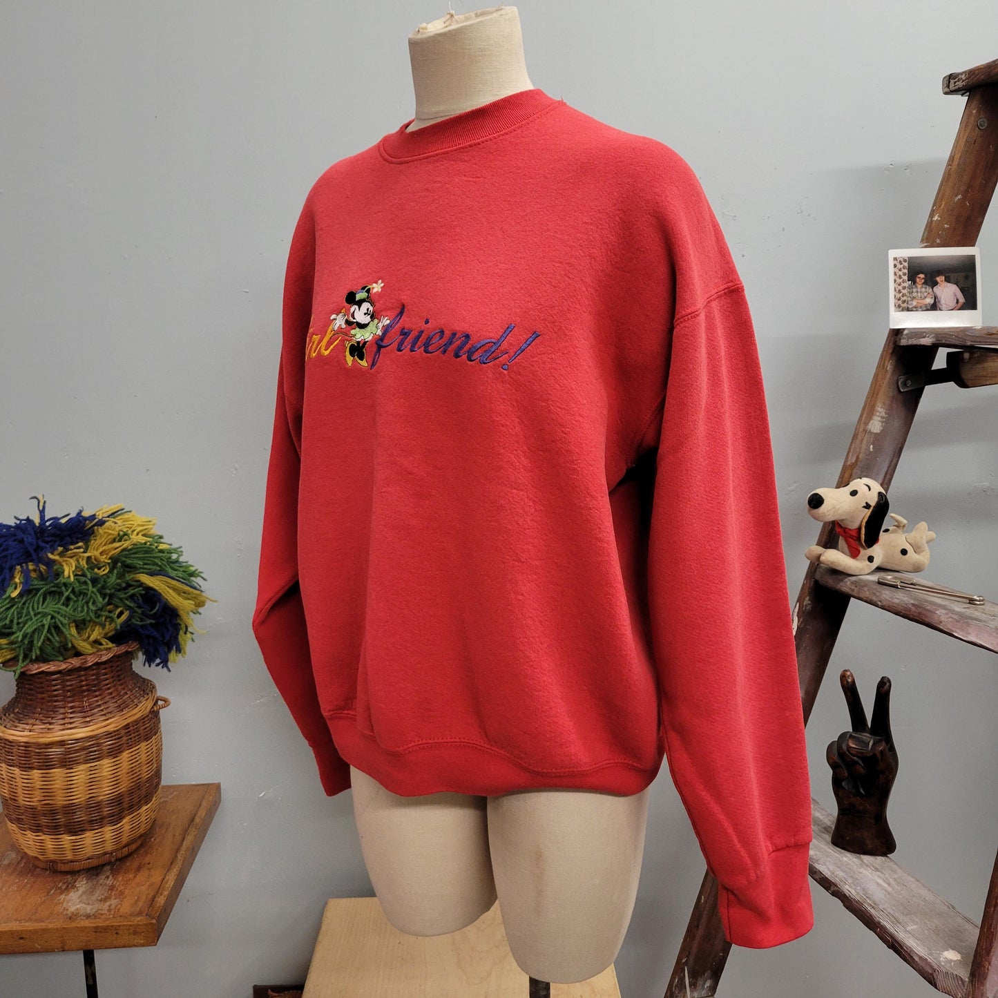 vtg Y2K MINNIE MOUSE SWEATSHIRT // vintage girlfriend disney mickey & co large women’s oversized red festive casual retro embroidered cute