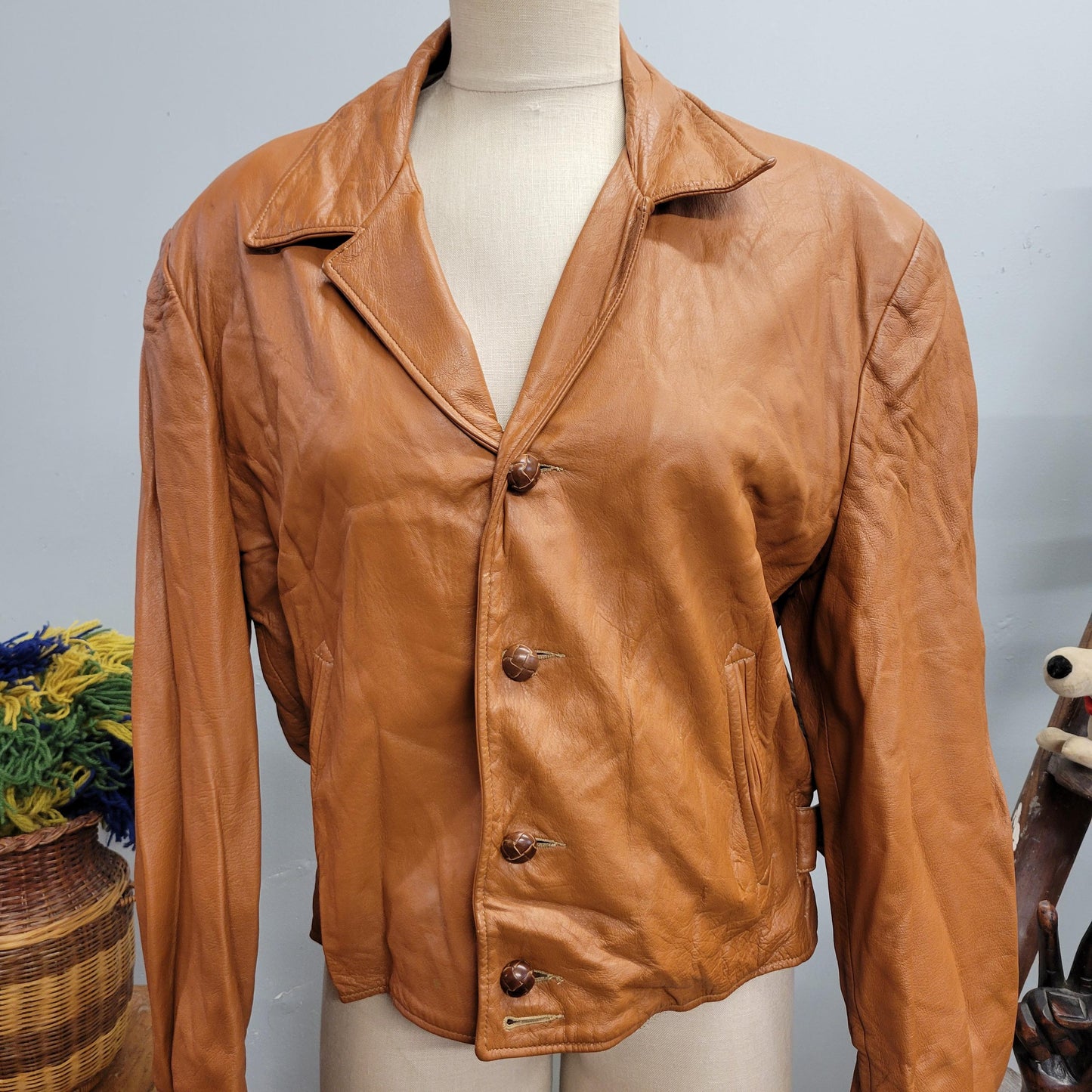 vtg 70s CROPPED LEATHER JACKET // vintage danz western wear medium womens unique structured cinched waist pointy collar retro autumn style