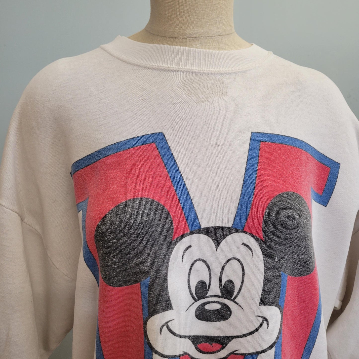 vtg 80s MICKEY MOUSE SWEATSHIRT // vintage disney designs crewneck xl oversized slouchy cozy casual comfy autumn disney college style school
