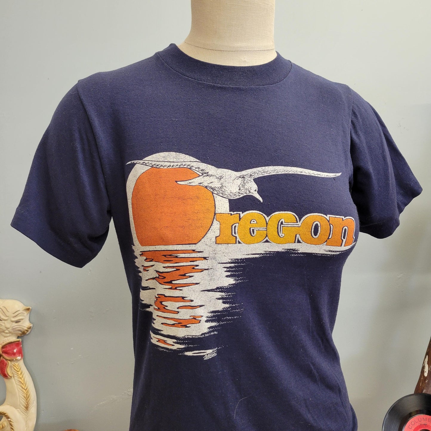 vtg 80s OREGON TSHIRT // vintage jerzees russell small single stitch retro sunset seagull beach scene tourist graphic tee portland hippie