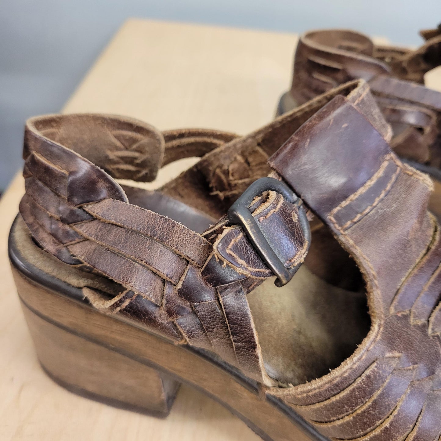 vtg 90s STRAPPY LEATHER HEELS // vintage mia shoes size 7 womens chunky t strap mary janes wooden heel distressed brown leather hippie y2k