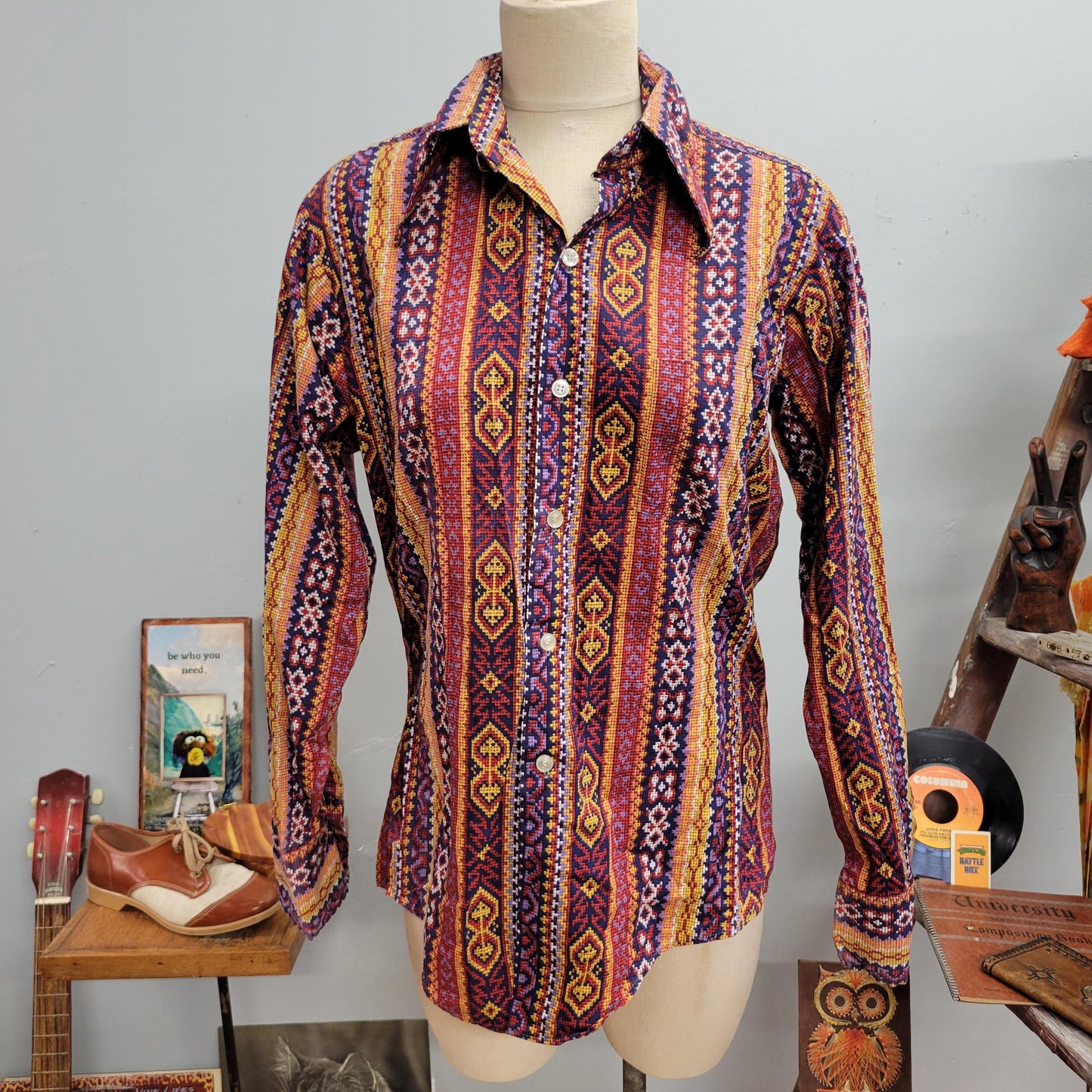 vtg 70s PSYCHEDELIC BUTTON DOWN Shirt // vintage montgomery ward top medium unisex tapestry pattern abstract pointy collar retro hippie mod