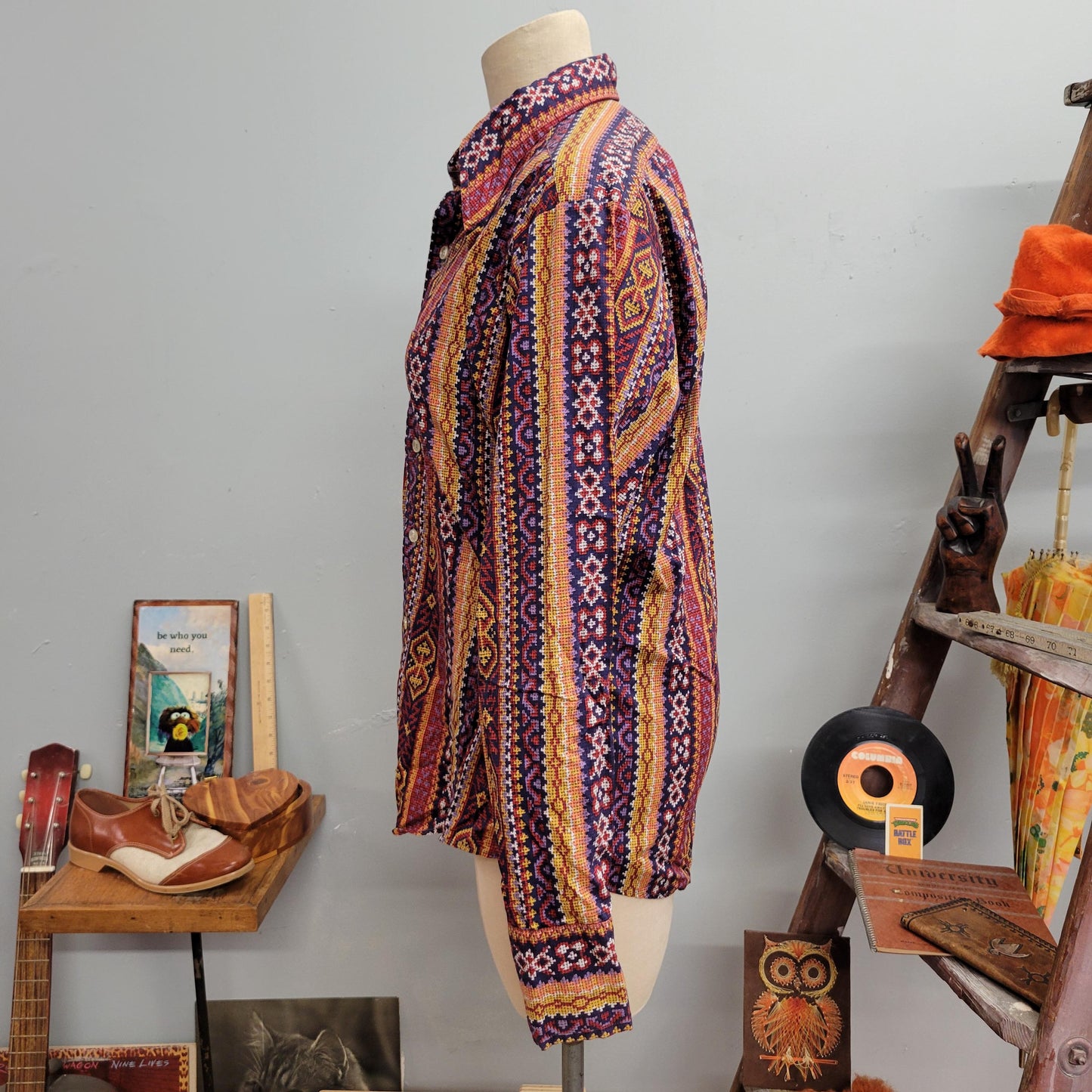 vtg 70s PSYCHEDELIC BUTTON DOWN Shirt // vintage montgomery ward top medium unisex tapestry pattern abstract pointy collar retro hippie mod