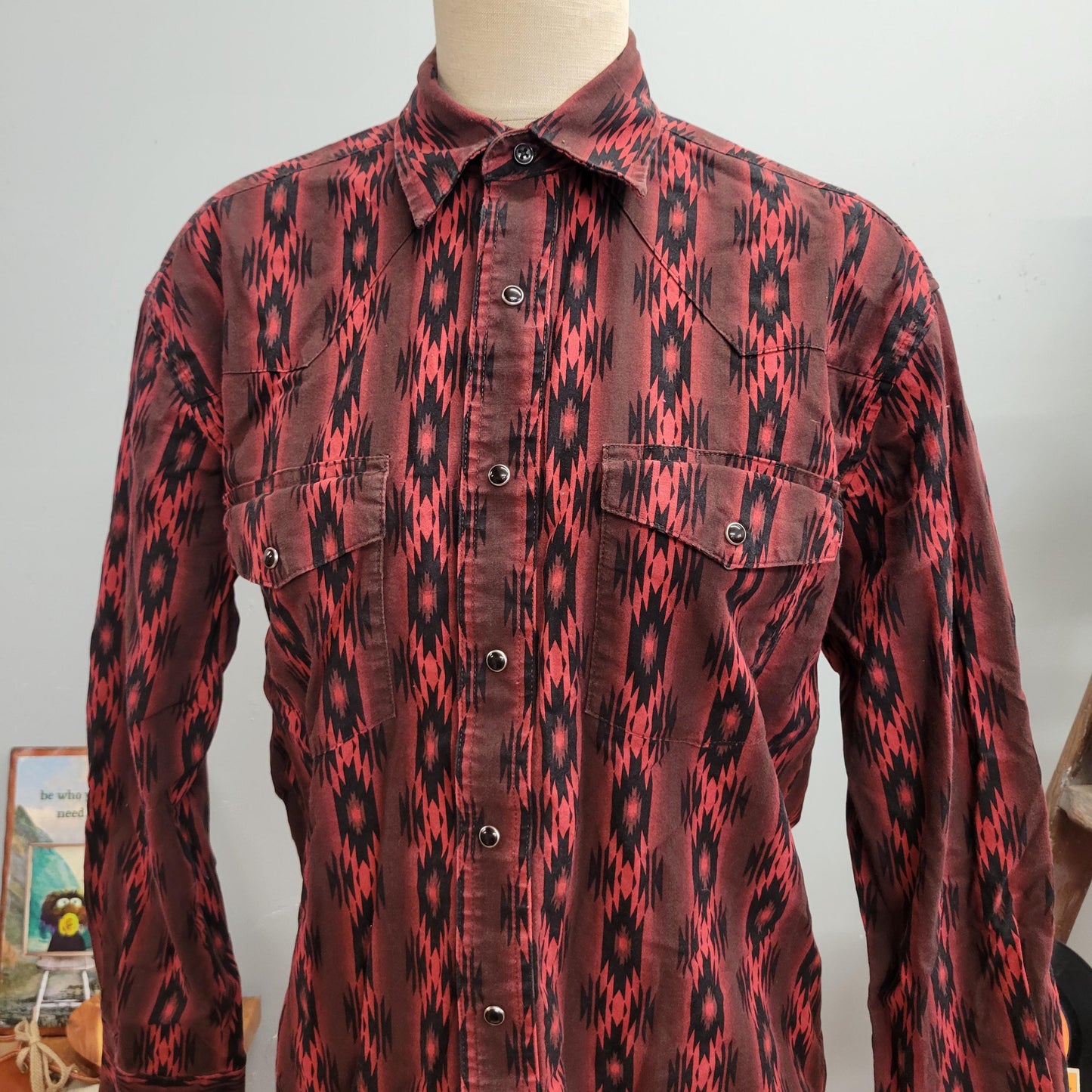 vtg 80s PATTERNED WESTERN BUTTONDOWN // vintage wrangler western shirts medium red black aztec pattern brush popper style cotton abstract