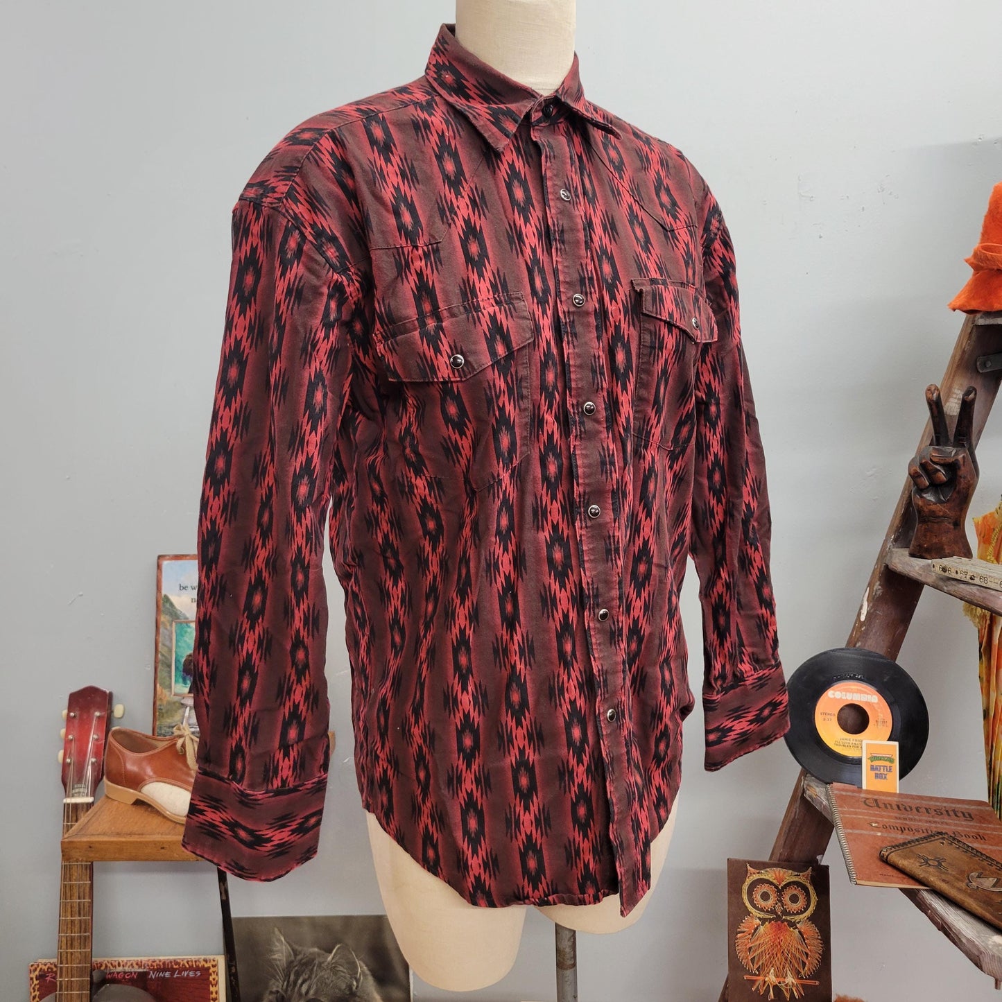 vtg 80s PATTERNED WESTERN BUTTONDOWN // vintage wrangler western shirts medium red black aztec pattern brush popper style cotton abstract
