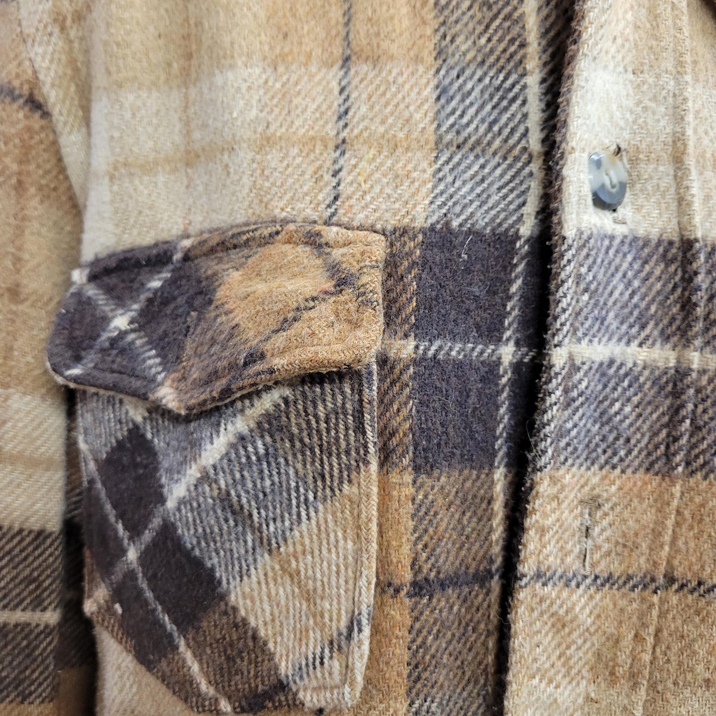 vtg 70s PLAID FLANNEL JACKET // vintage sears best outerwear medium fall autumn coat wool sherpa lined neutral tones tan western pockets