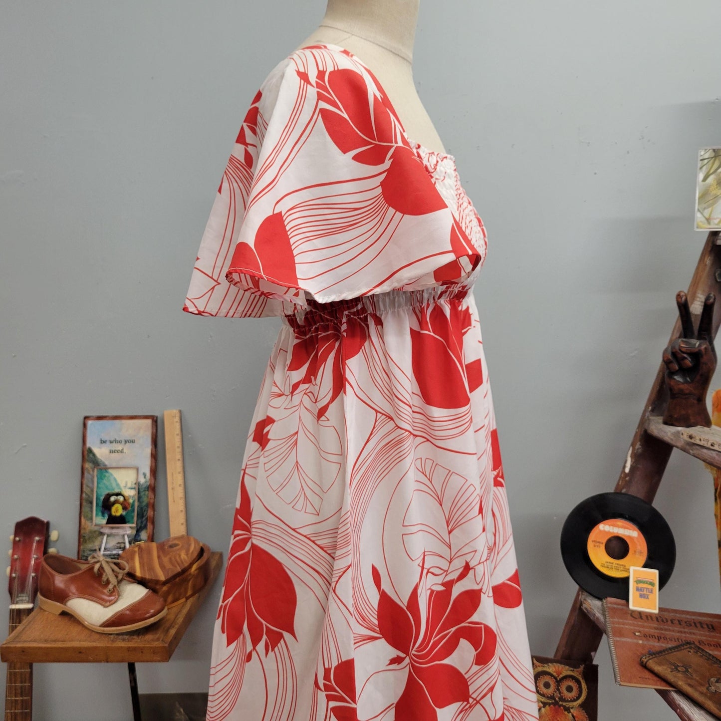 vtg 70s FLUTTER SLEEVE DRESS // vintage pacific isle hawaii tropical floral gown flowy medium vacation island abstract floral hippie boho
