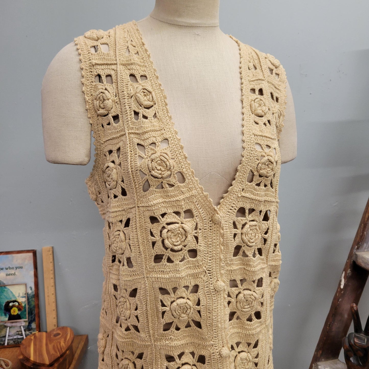 vtg 70s KNIT AFGHAN VEST // vintage crochet sweater womens large granny square neutral tones ivory white hippie boho retro autumn layers top