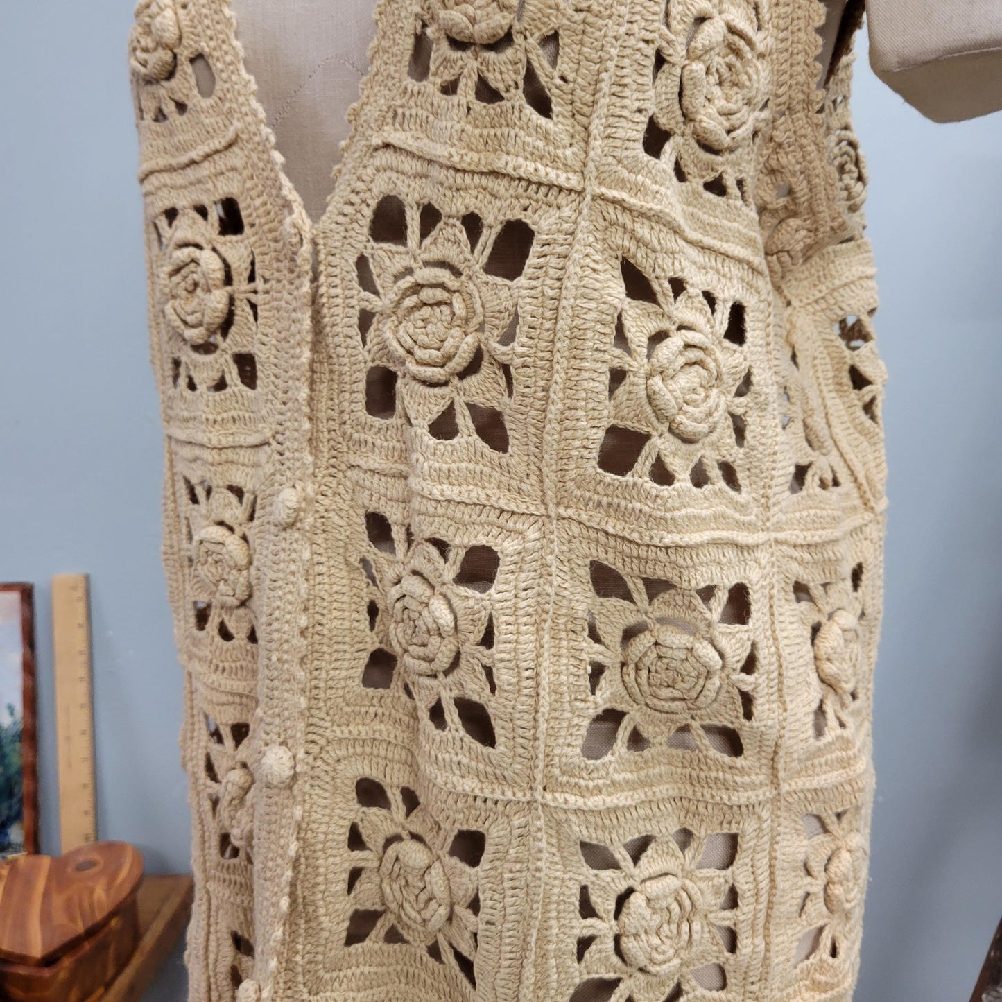vtg 70s KNIT AFGHAN VEST // vintage crochet sweater womens large granny square neutral tones ivory white hippie boho retro autumn layers top