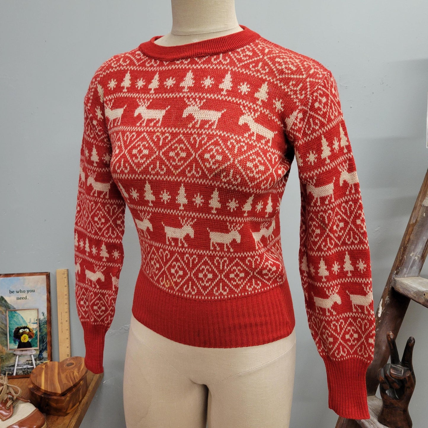 vtg 70s KNIT MOOSE SWEATER // vintage by pandora small cute evergreen tree pattern winter snowflake print novelty print womens 40s style top