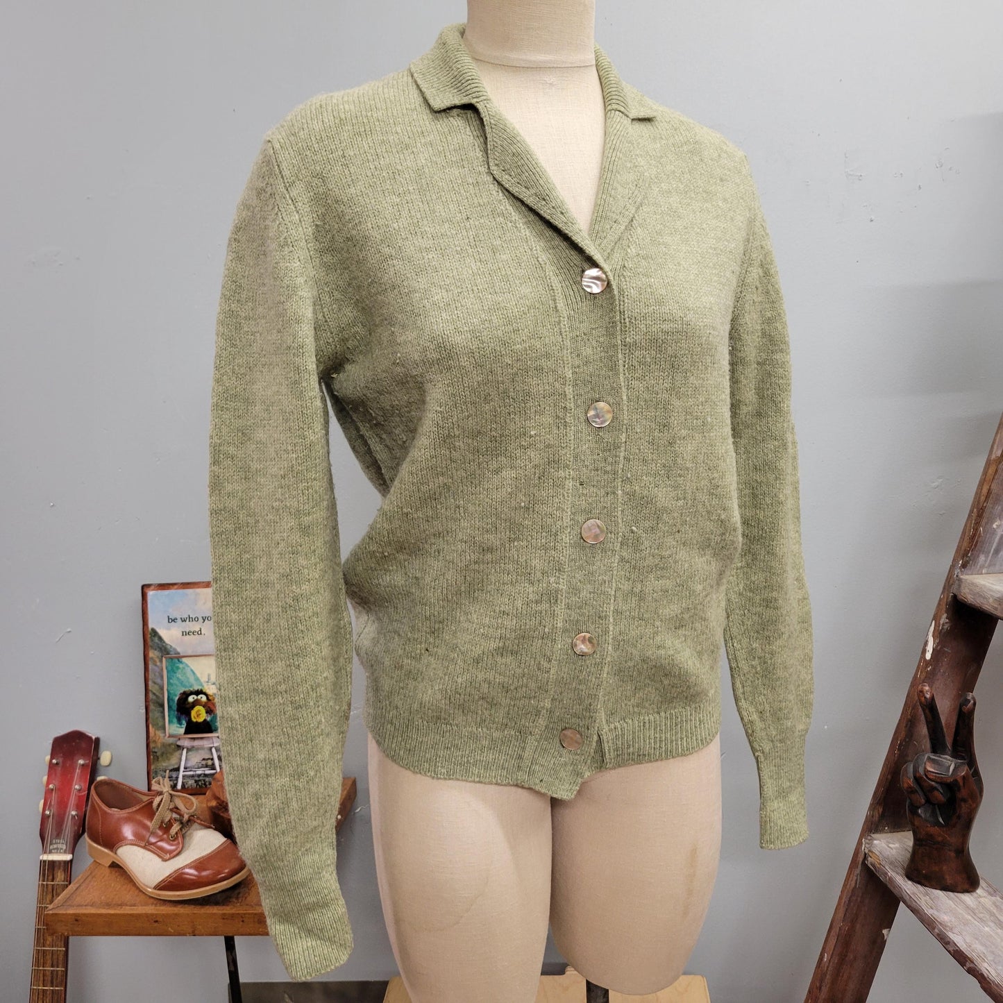vtg 50s GREEN KNIT CARDIGAN // vintage braemer shetland made in scotland sweater medium light sage green autumn preppy rockabilly cardigan