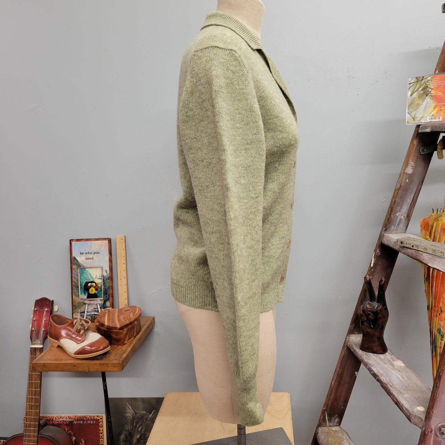 vtg 50s GREEN KNIT CARDIGAN // vintage braemer shetland made in scotland sweater medium light sage green autumn preppy rockabilly cardigan