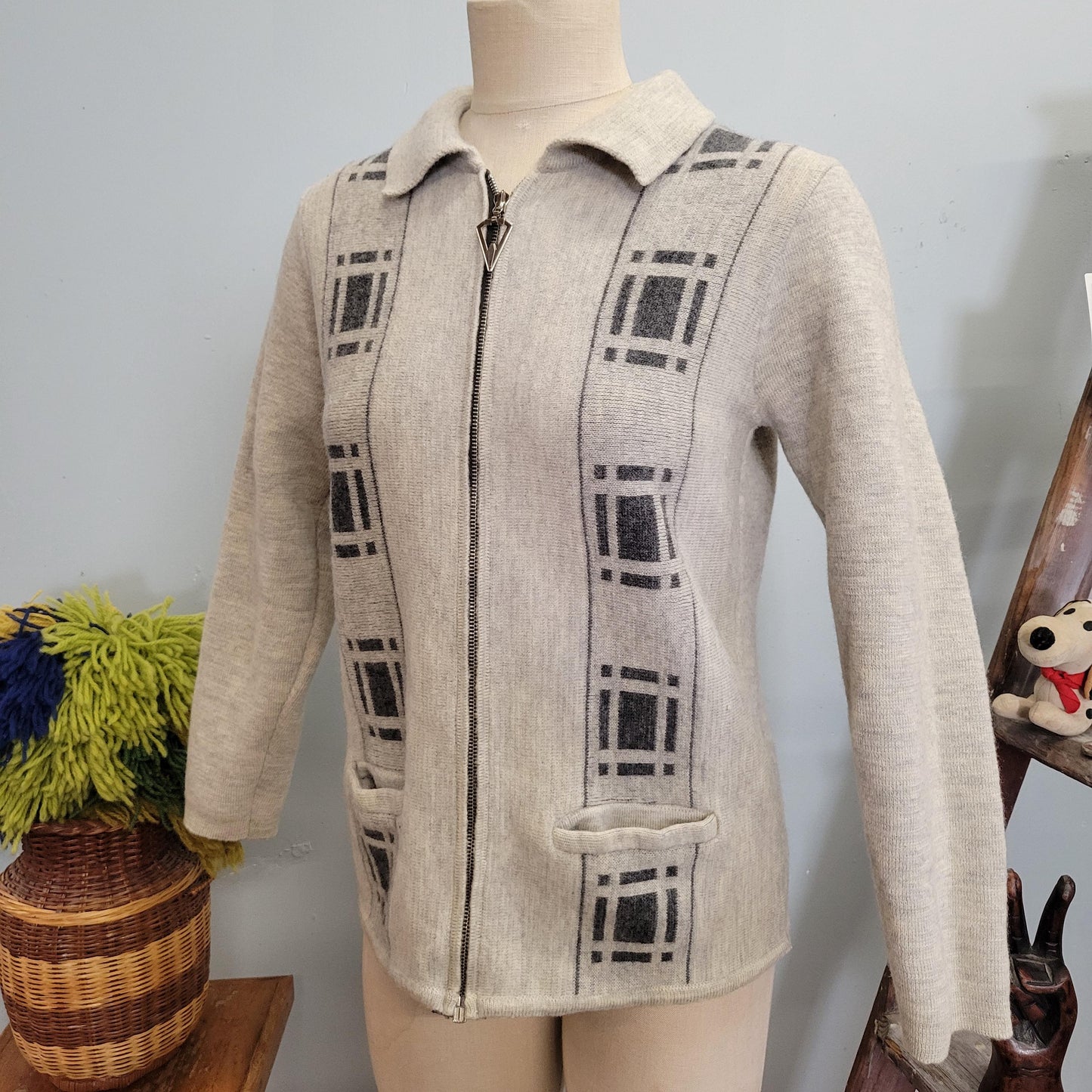 vtg 50s PATTERNED WOOL SWEATER // vintage zip up cardigan medium pointy collar oversized zipper preppy rockabilly prepster autumn winter top