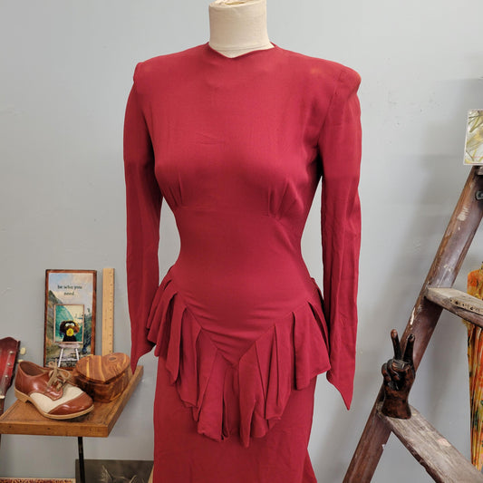 vtg 40s RED PEPLUM DRESS // vintage original queen frocks women’s medium slinky flowy rayon hot gothic vamp wiggle midi fancy scarlet dress