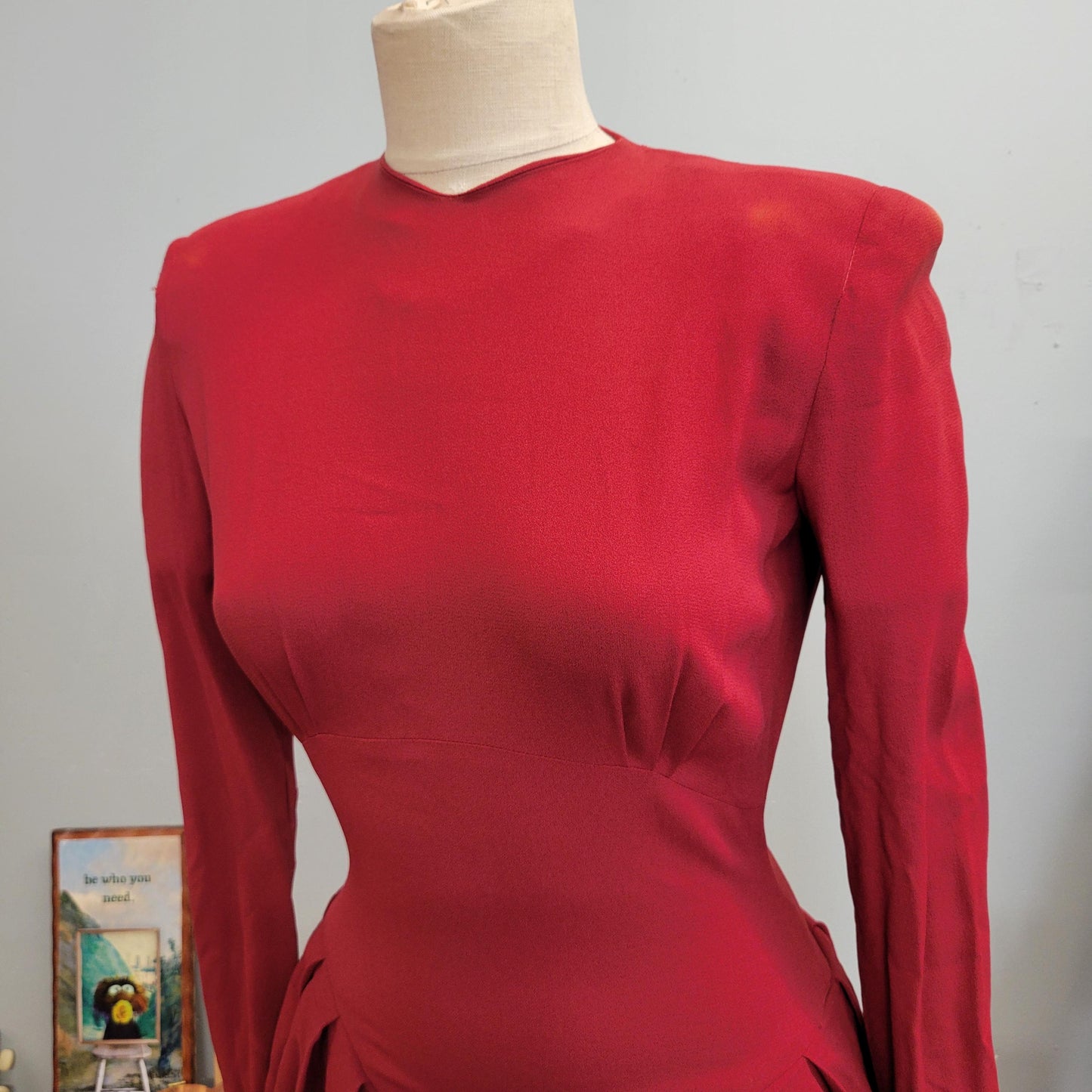 vtg 40s RED PEPLUM DRESS // vintage original queen frocks women’s medium slinky flowy rayon hot gothic vamp wiggle midi fancy scarlet dress