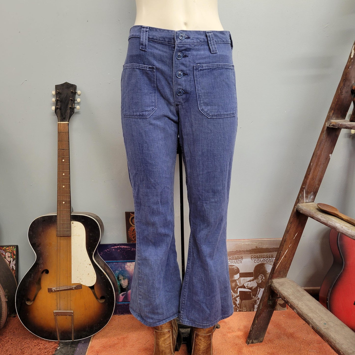 vtg 70s INDIGO KICK FLARES // vintage wranglers 31 soft indigo cropped flare pants bellbottoms mid rise button fly retro hippie mod jeans