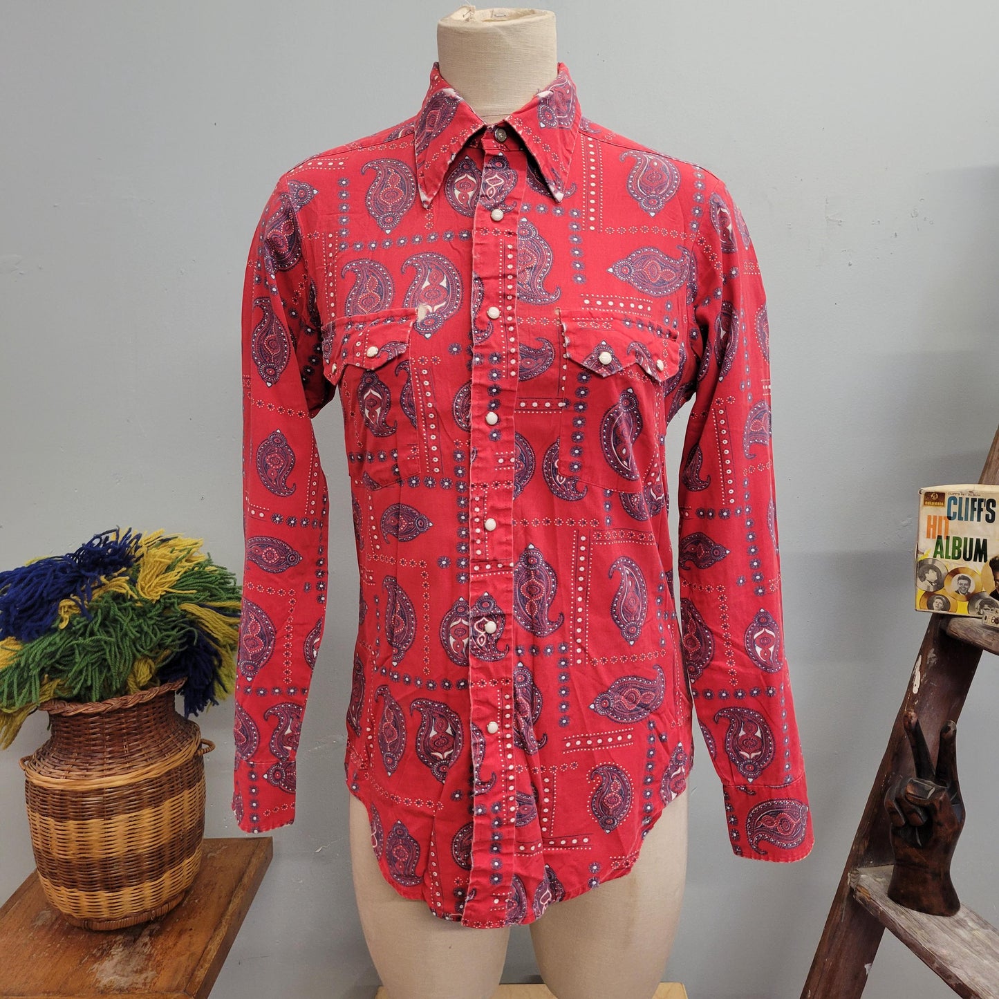 vtg 70s PAISLEY BANDANA Shirt // vintage essley innovations medium mens hippie western retro faded rugged pearl snap cowboy button down top